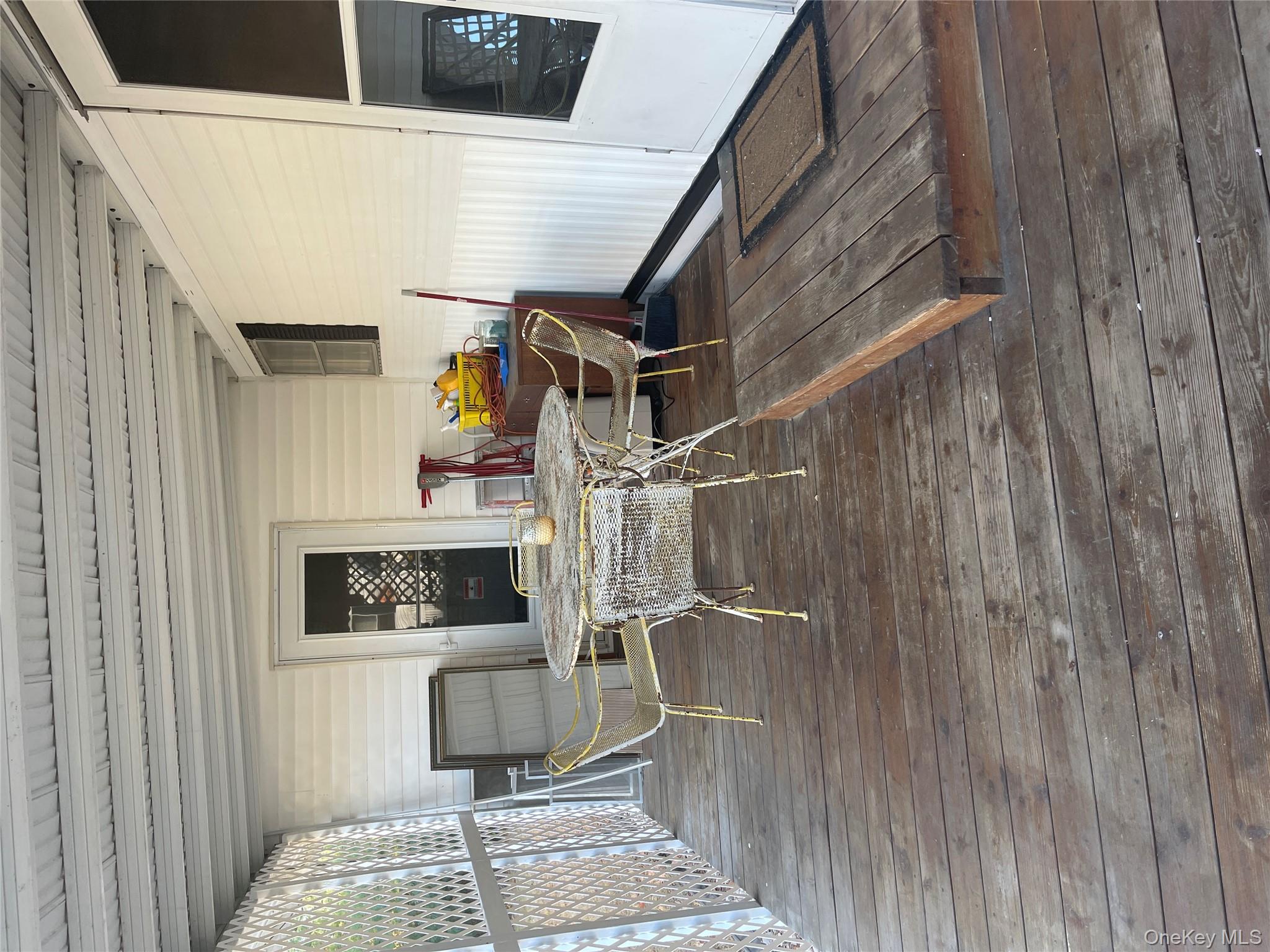 #3 photo, 1661 Old Country Road, Riverhead , NY 11901