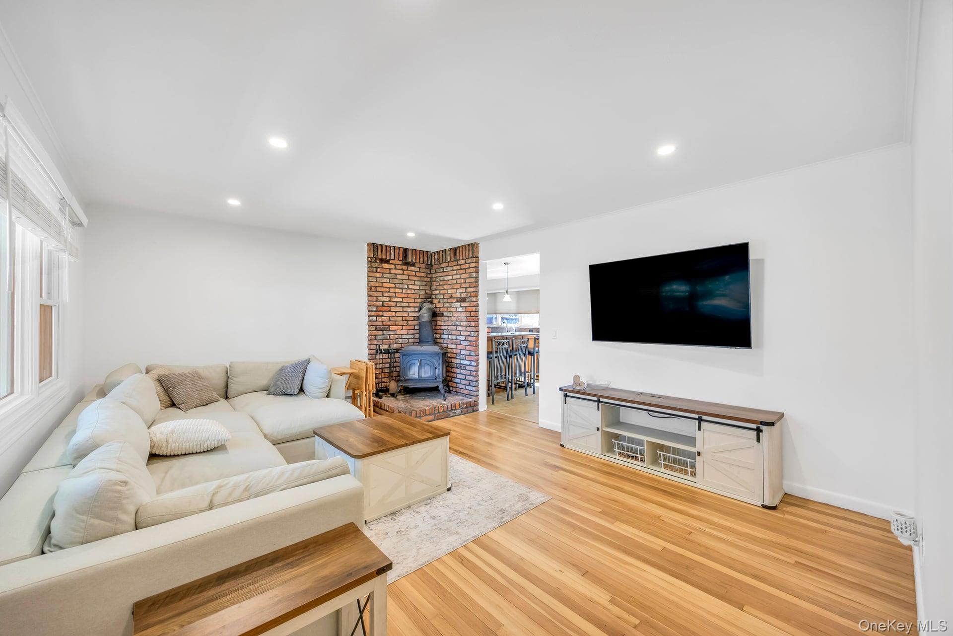 #16 photo, 432 Kime Avenue, West Islip , NY 11795