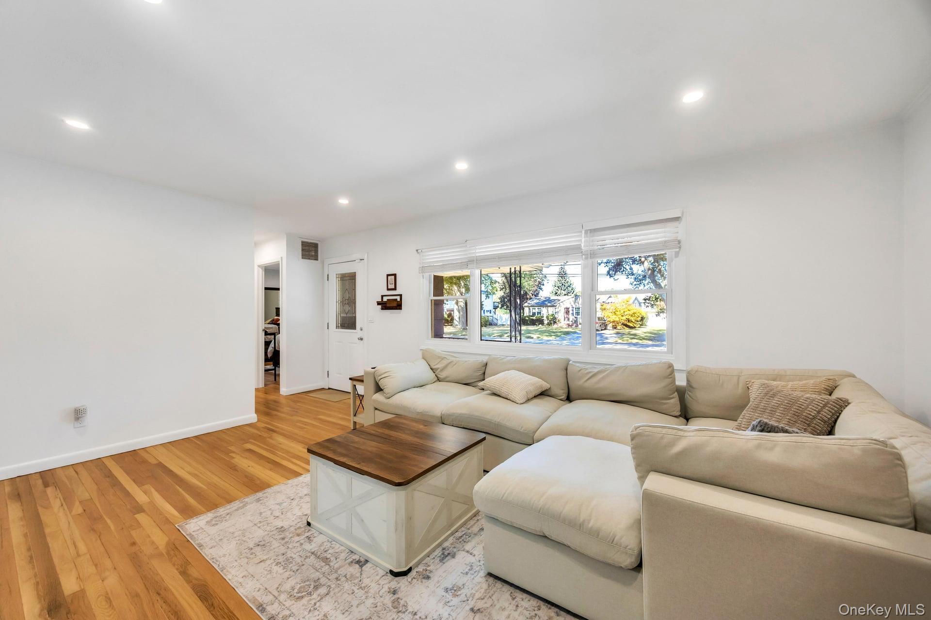 #18 photo, 432 Kime Avenue, West Islip , NY 11795