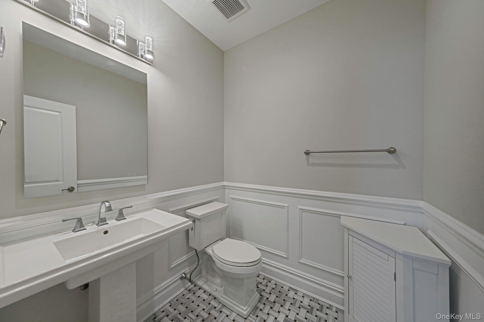 #16 photo, 4 Carriage Court, Dix Hills , NY 11746