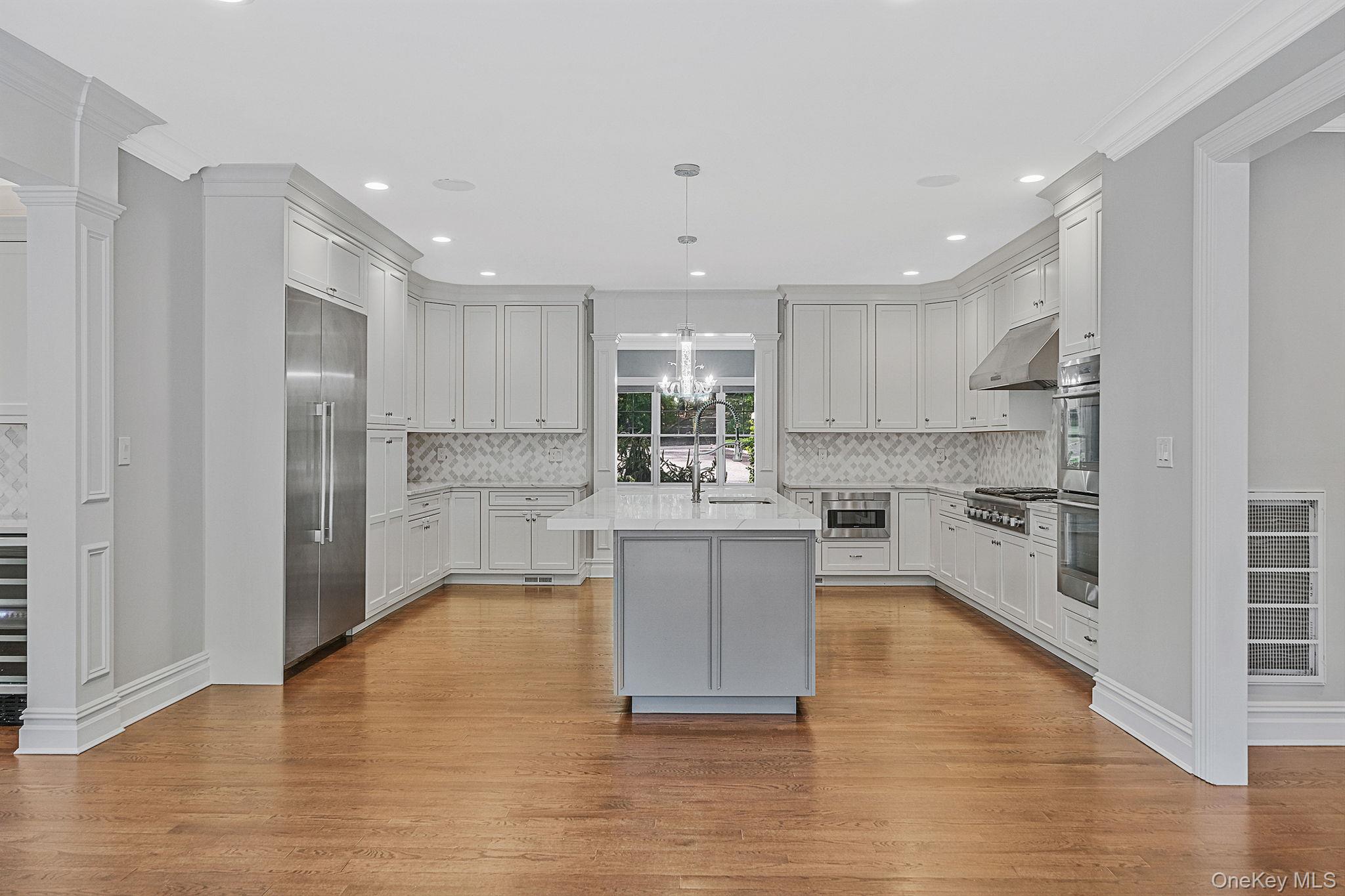 #19 photo, 4 Carriage Court, Dix Hills , NY 11746