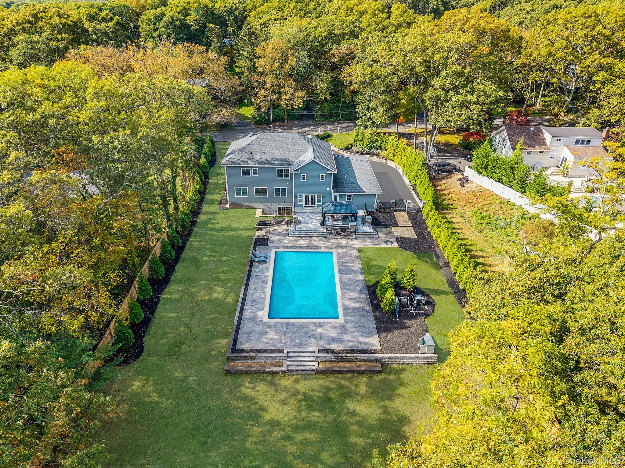 #8 photo, 4 Carriage Court, Dix Hills , NY 11746