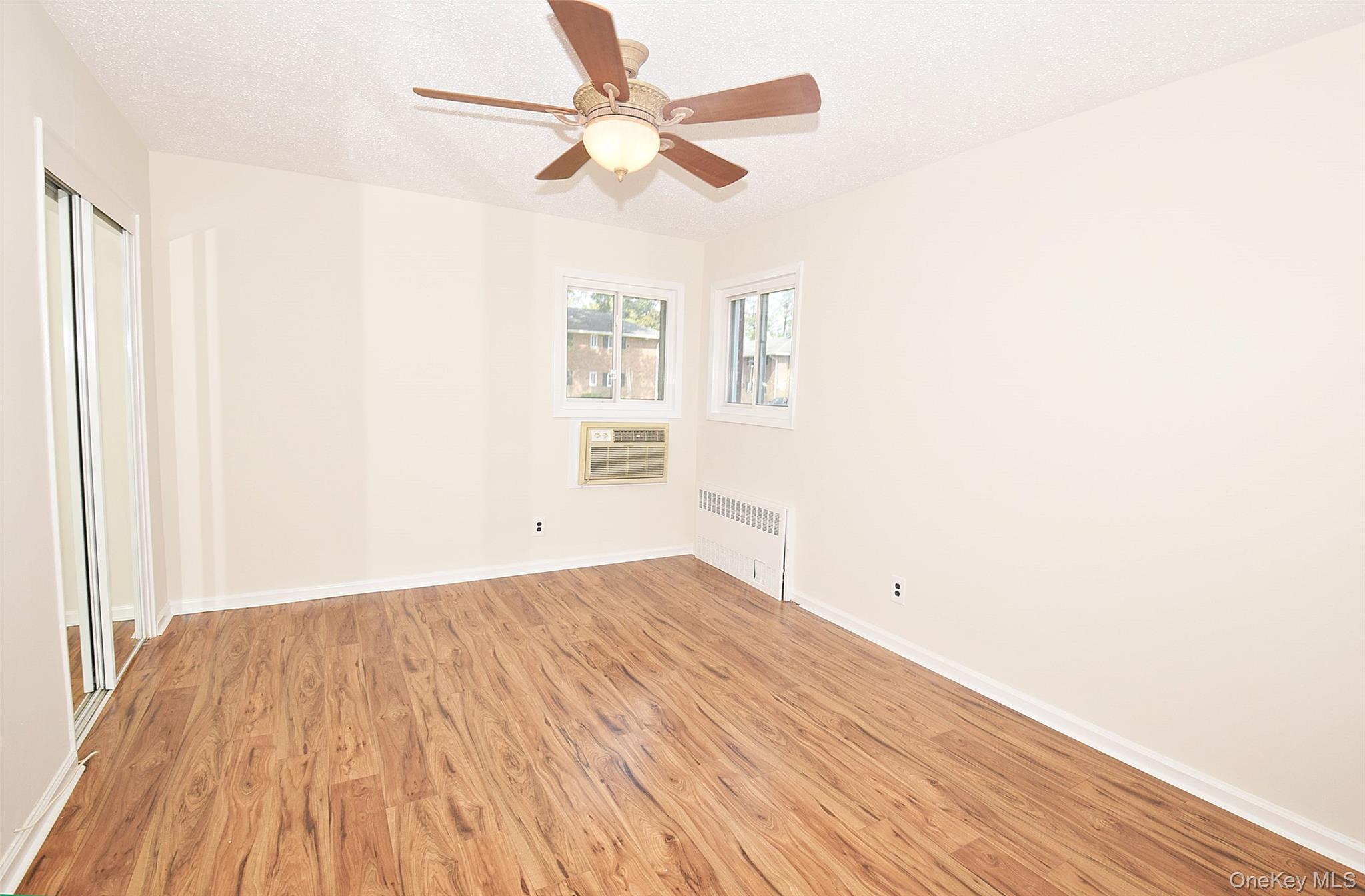 #13 photo, 72 Edmunton Drive, 东长岛 North Babylon , NY 11703