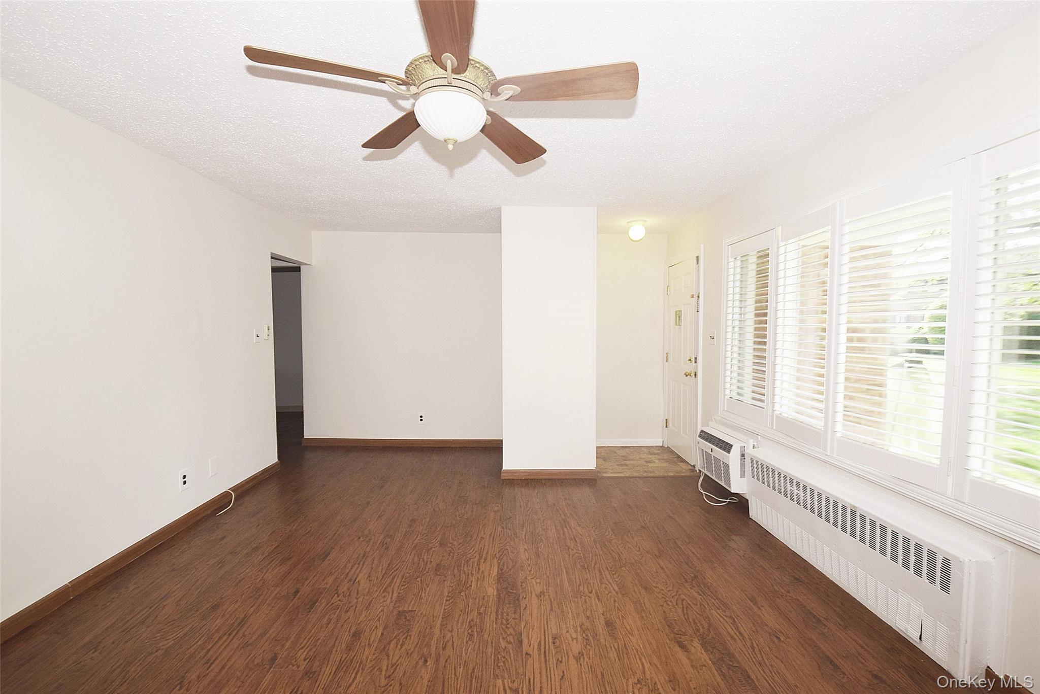 #6 photo, 72 Edmunton Drive, 东长岛 North Babylon , NY 11703