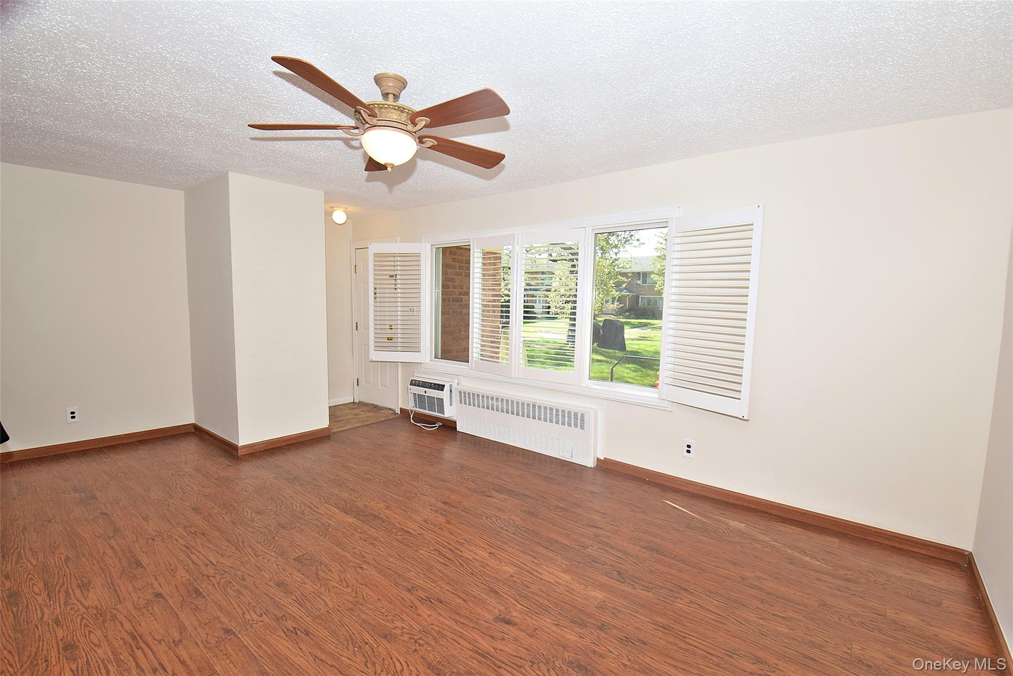 #8 photo, 72 Edmunton Drive, 东长岛 North Babylon , NY 11703