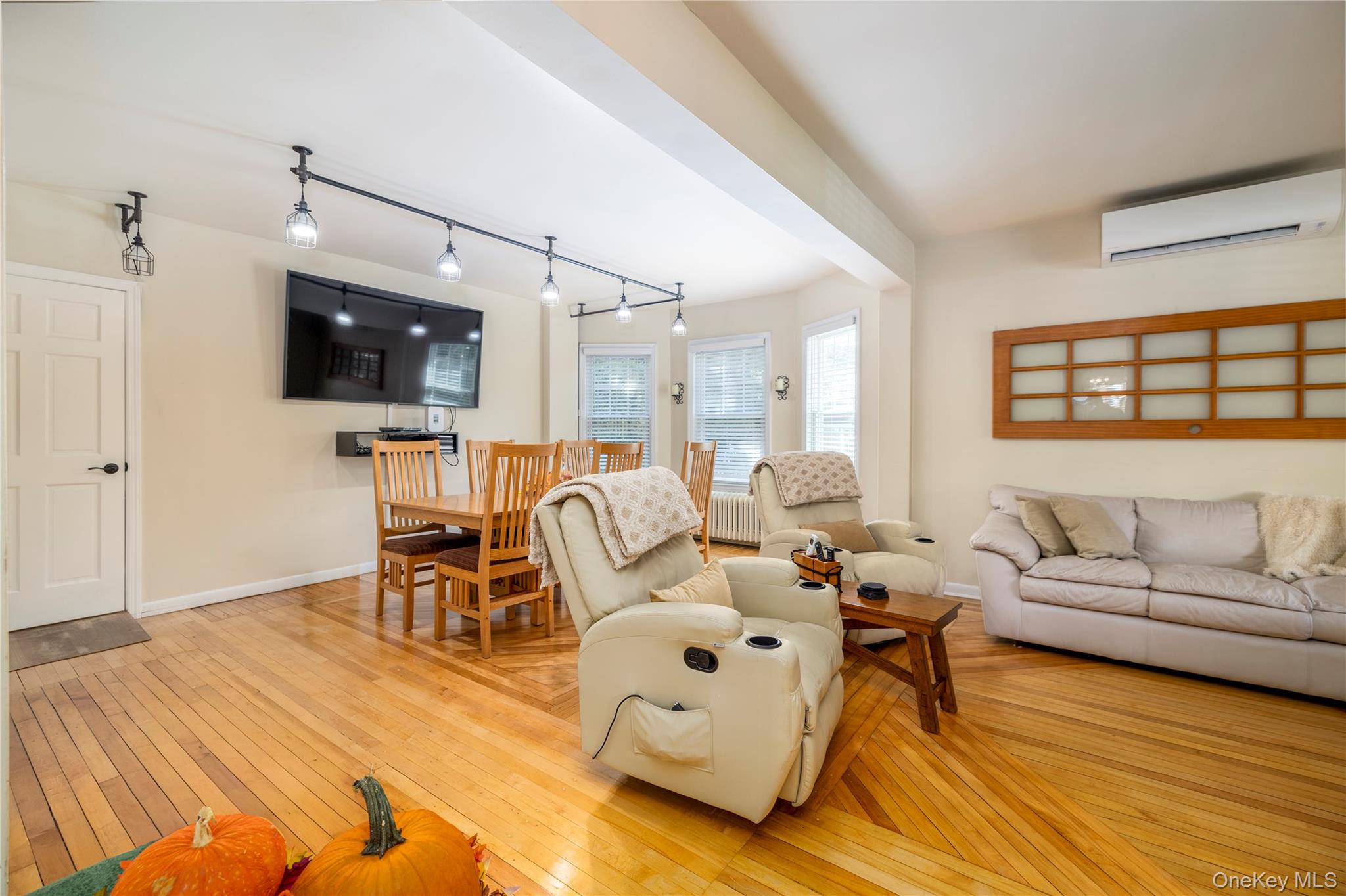 #7 photo, 75 Hendrickson Avenue, Rockville Centre , NY 11570