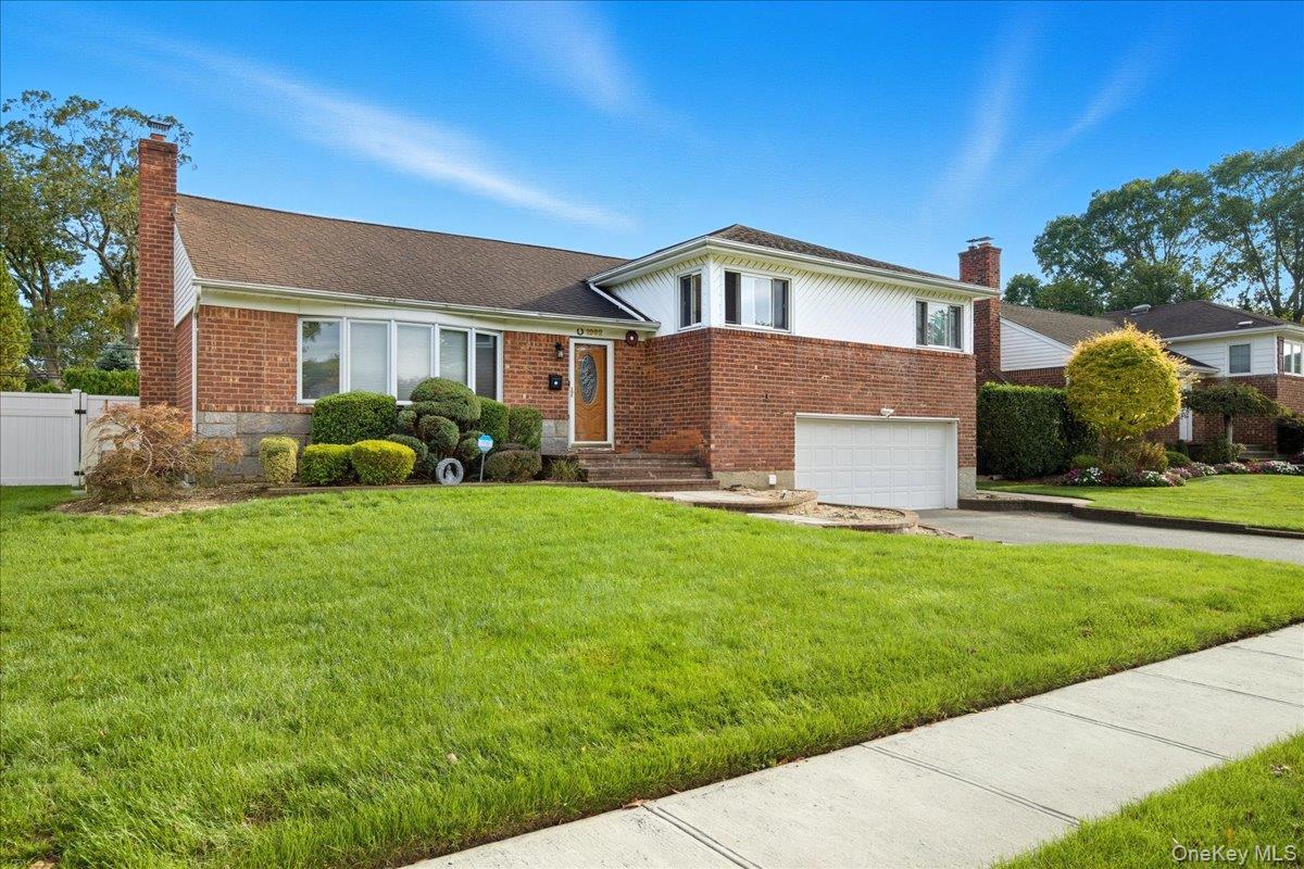 #1 photo, 1982 Stratford Drive, वेस्टबरी Westbury , NY 11590