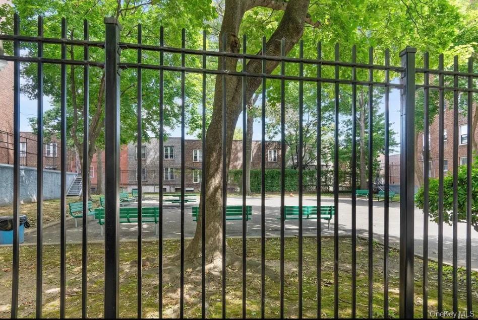 #17 photo, 1480 Thieriot Avenue, Bronx , NY 10460