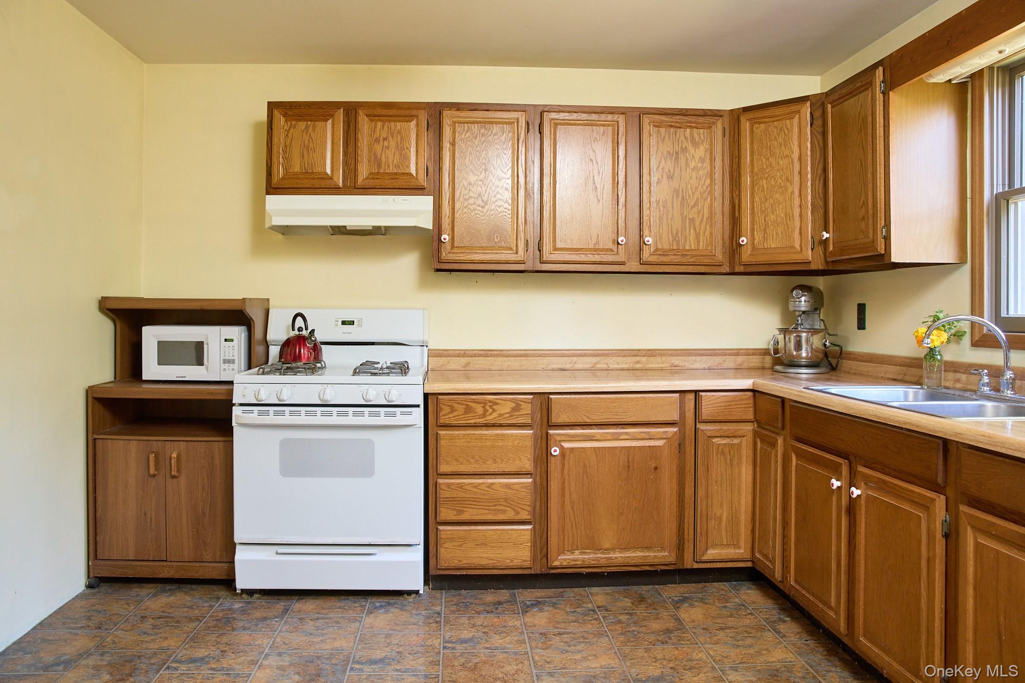 #18 photo, 46 Shivertown, New Paltz , NY 12561