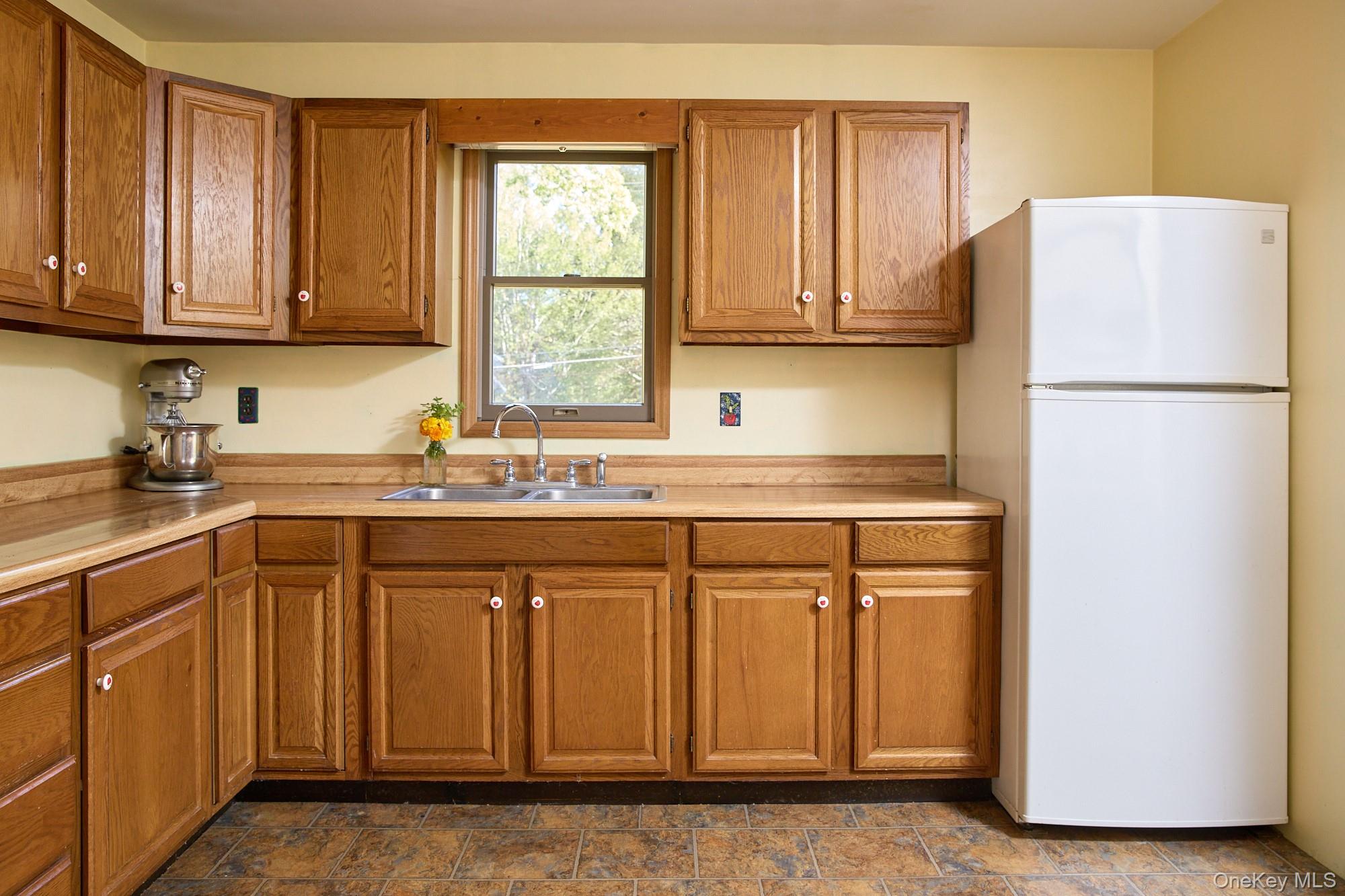 #19 photo, 46 Shivertown, New Paltz , NY 12561