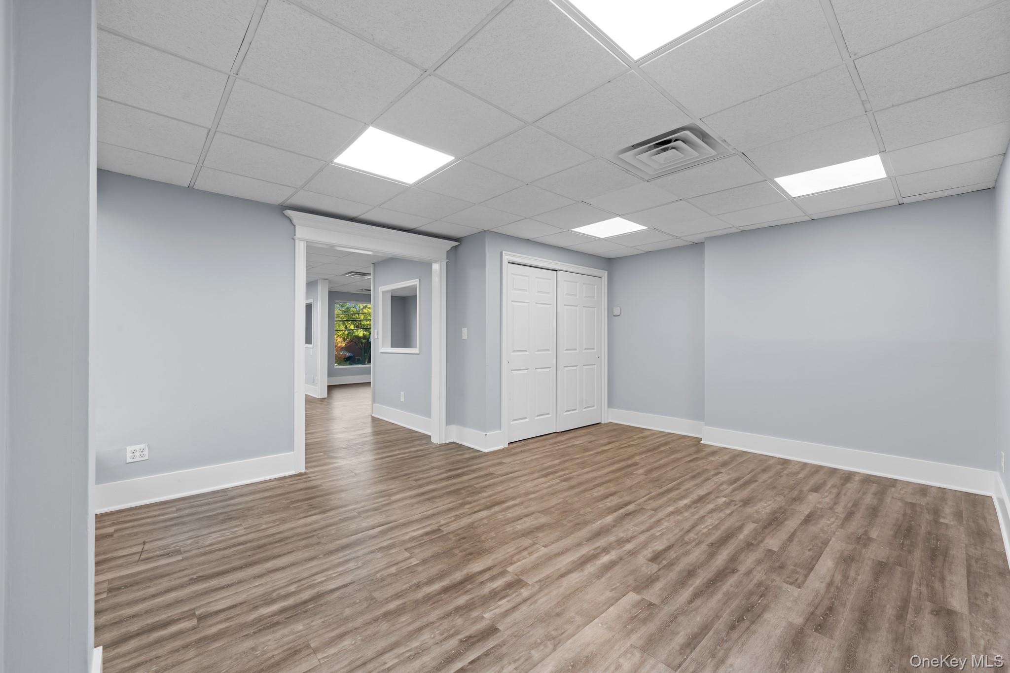 #1 photo, 308 W Main Street, サフォーク郡 Smithtown , NY 11787