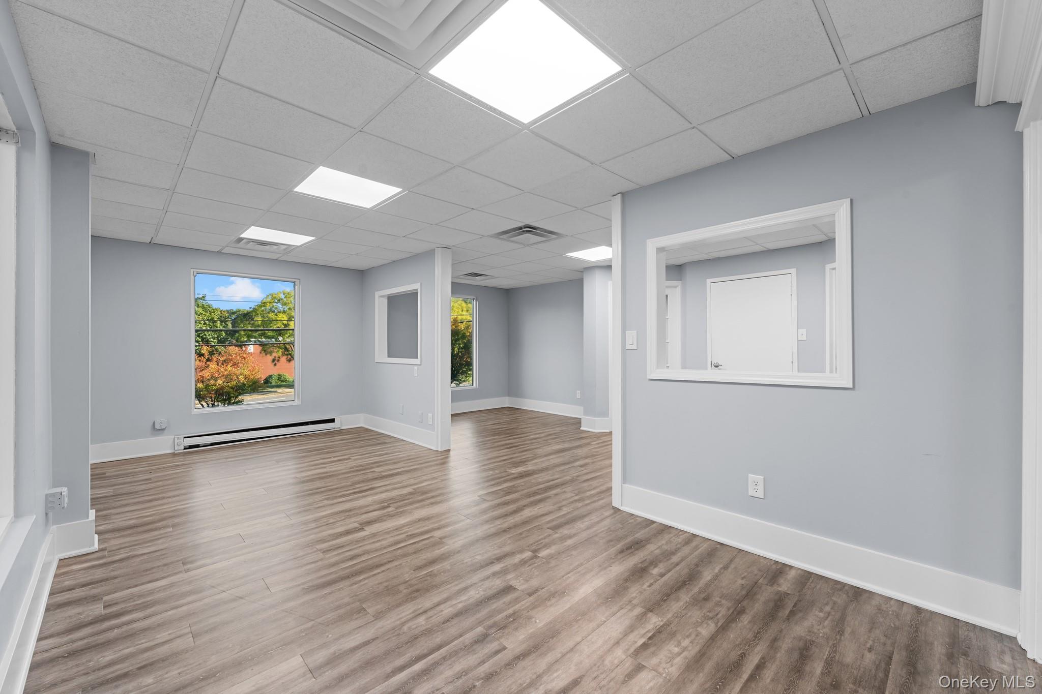 #11 photo, 308 W Main Street, サフォーク郡 Smithtown , NY 11787