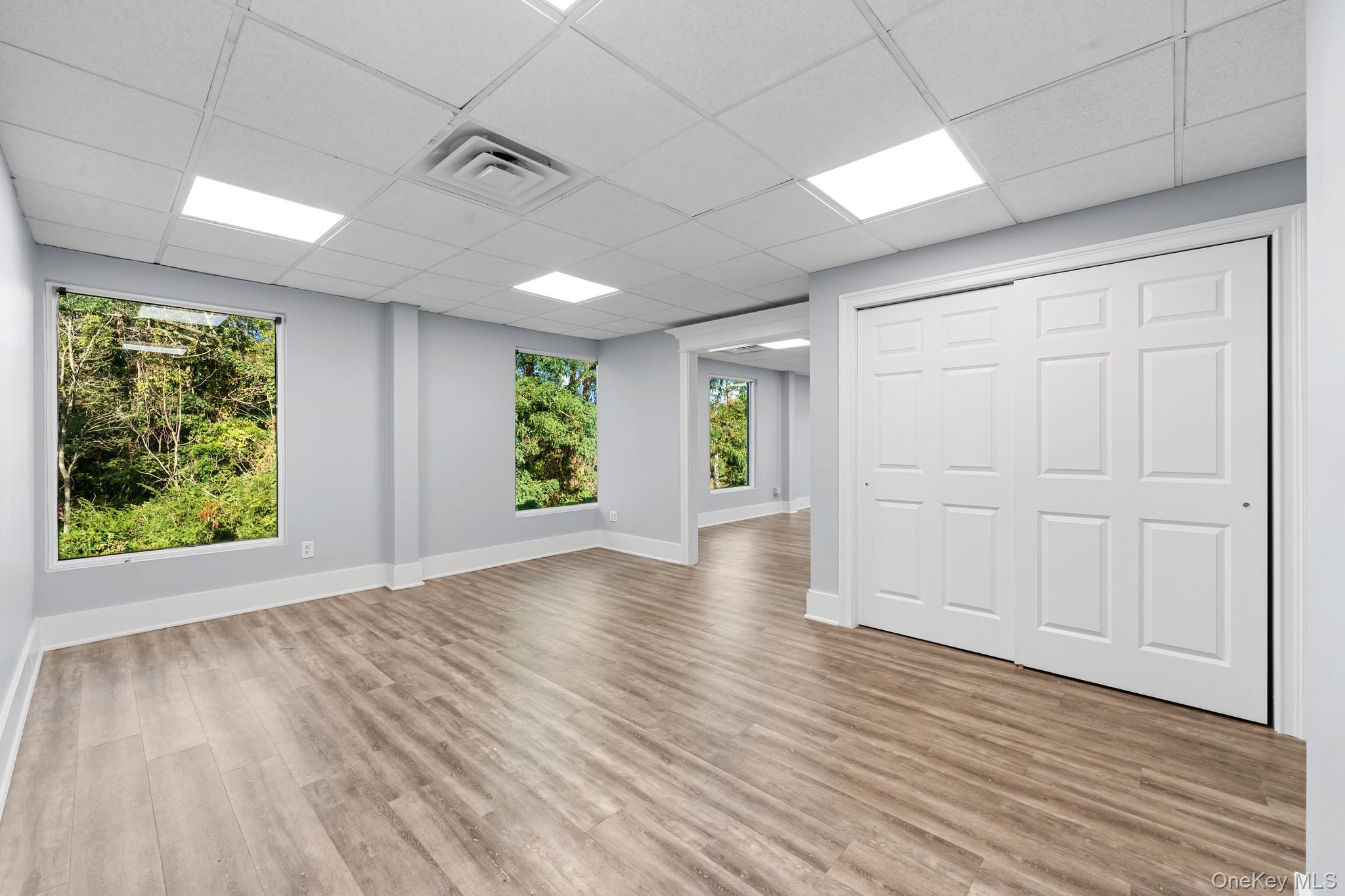 #2 photo, 308 W Main Street, サフォーク郡 Smithtown , NY 11787