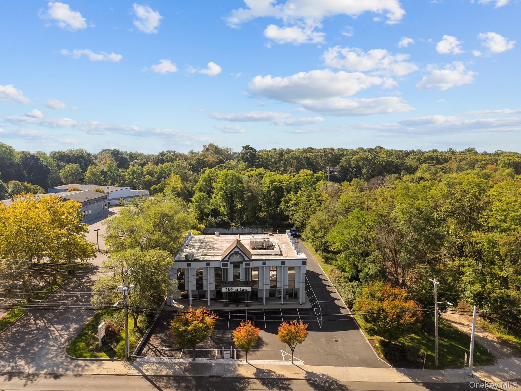 #20 photo, 308 W Main Street, サフォーク郡 Smithtown , NY 11787