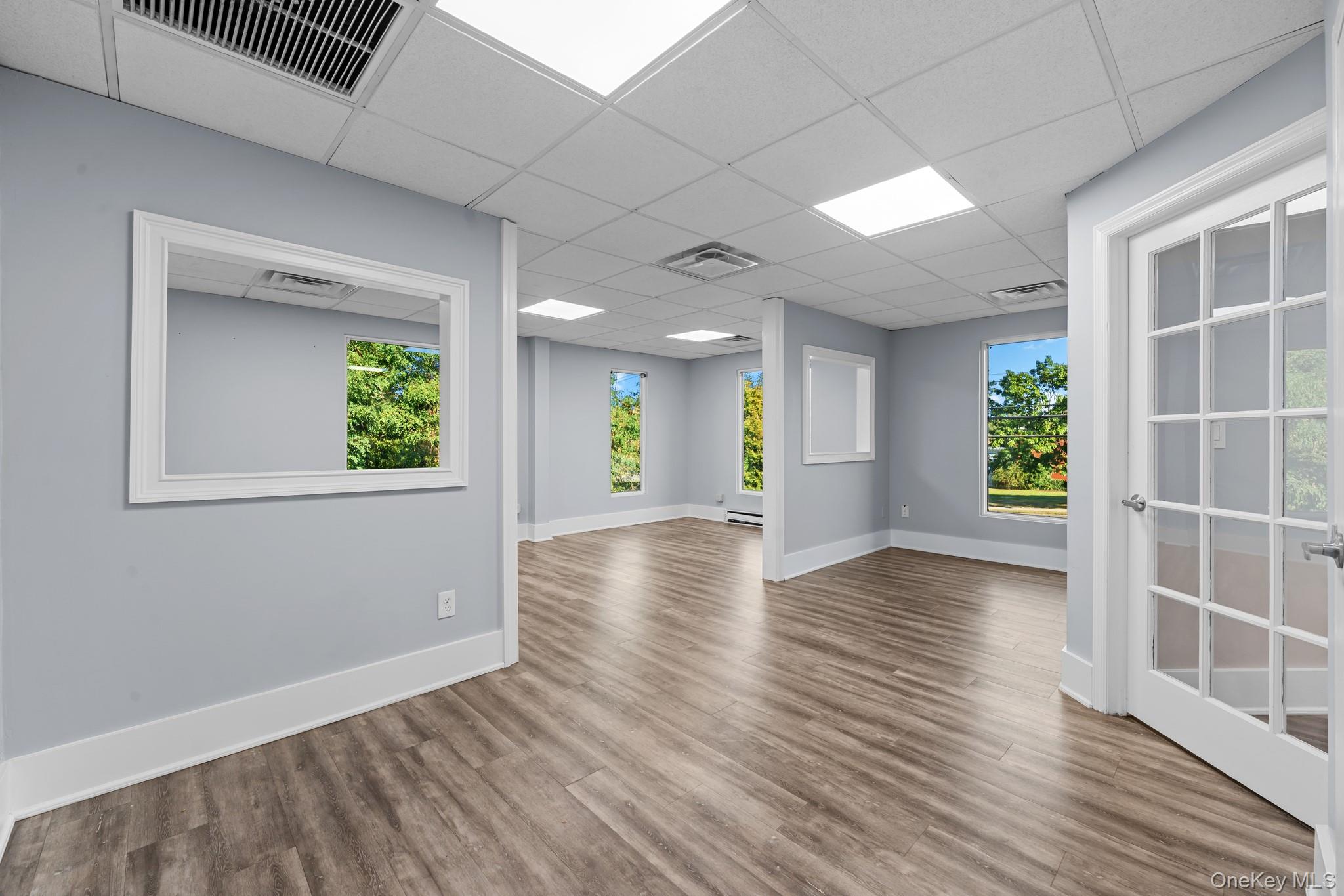 #7 photo, 308 W Main Street, サフォーク郡 Smithtown , NY 11787