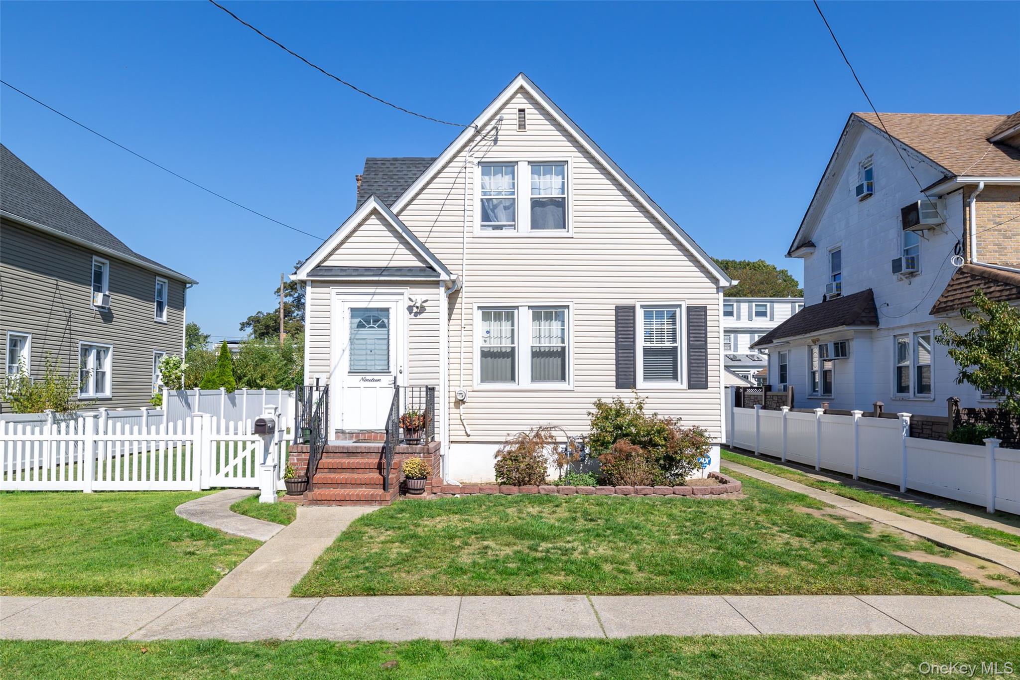 #1 photo, 19 Teneyck Avenue, ナッソー郡 Valley Stream , NY 11580