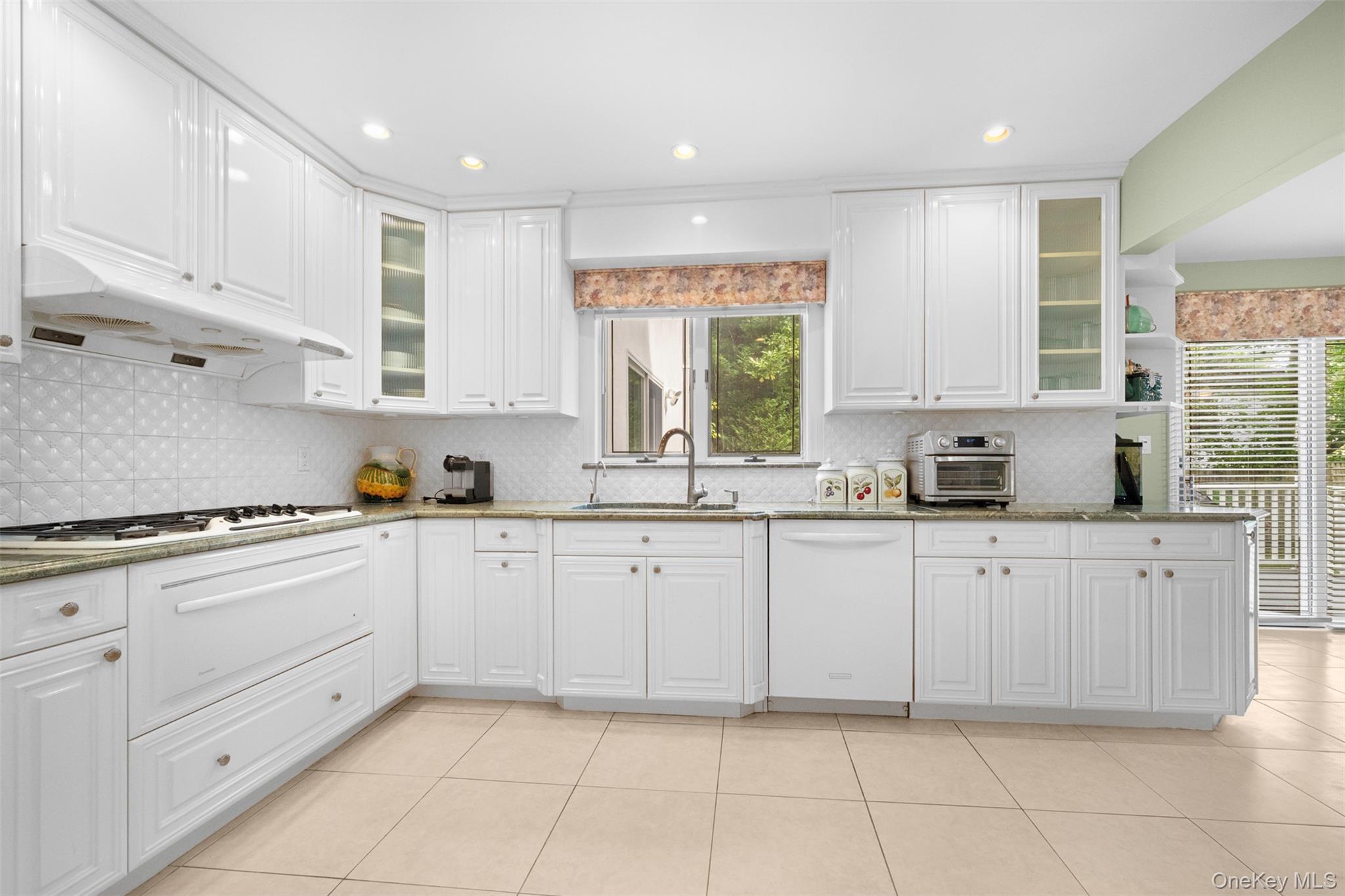 #19 photo, 23 Parkside Drive, 长岛 大颈 Great Neck , NY 11021