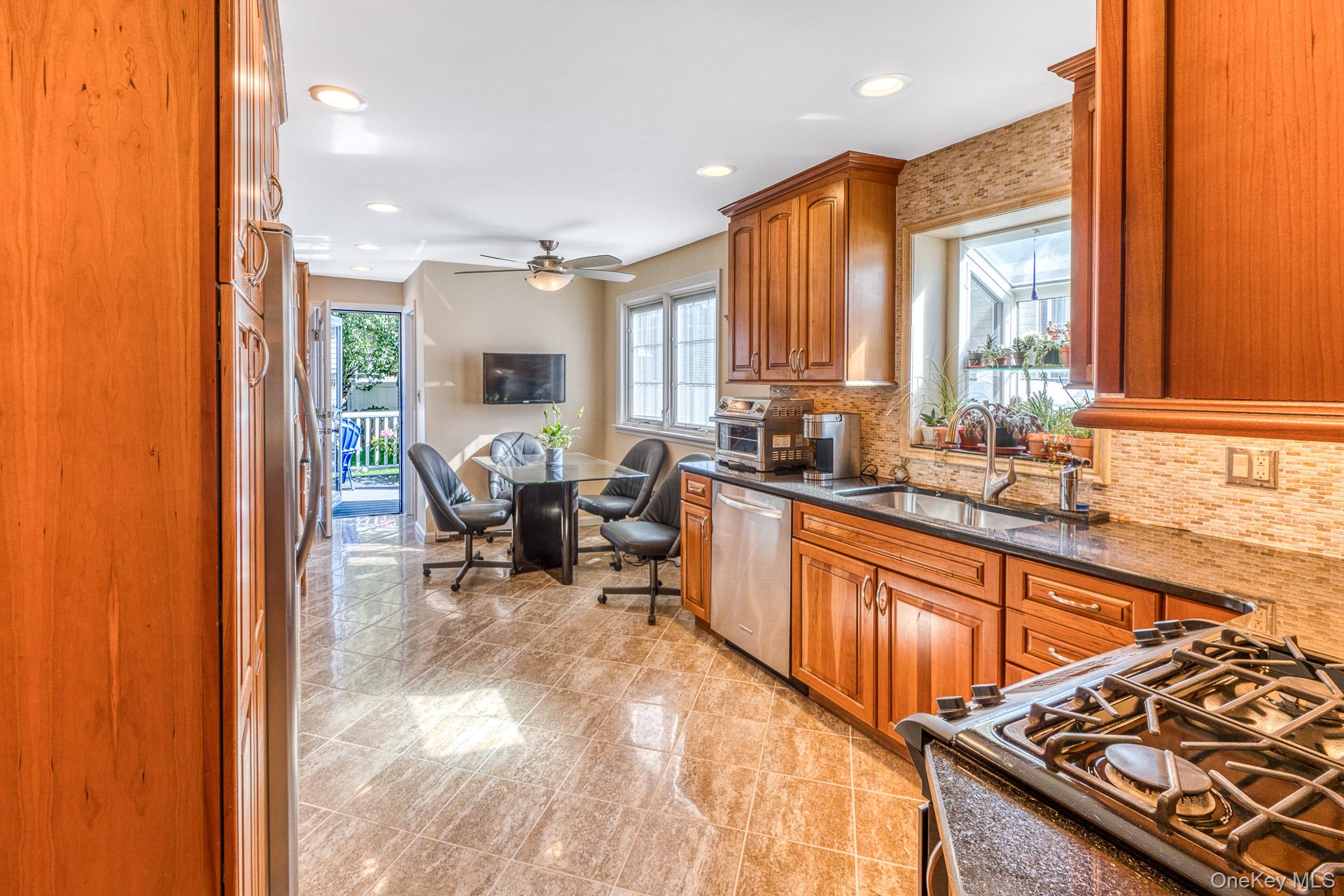 #11 photo, 2531 Mount Avenue, Oceanside , NY 11572