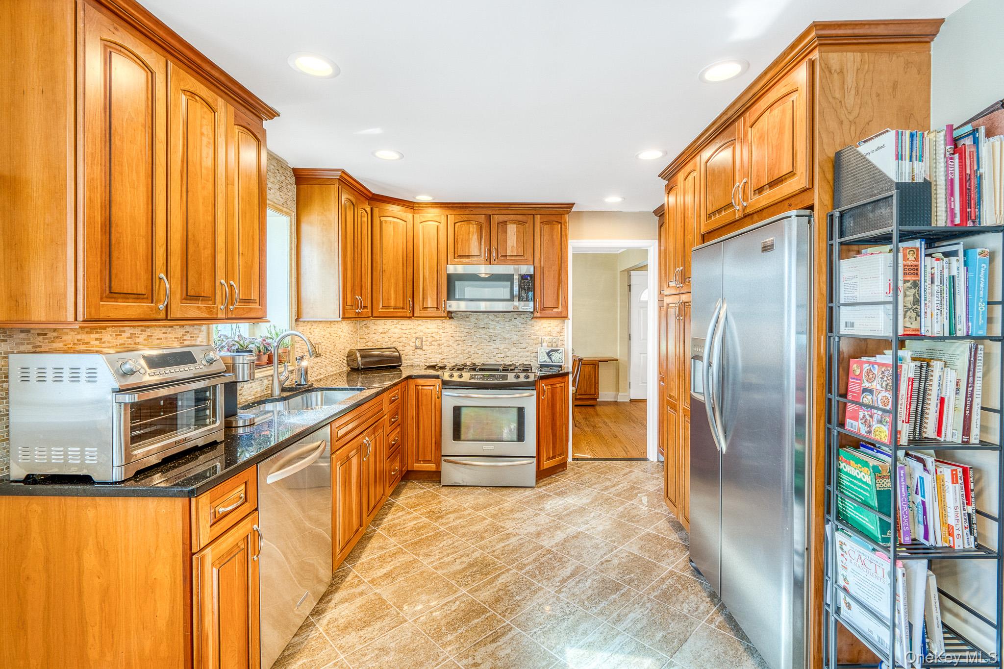 #8 photo, 2531 Mount Avenue, Oceanside , NY 11572