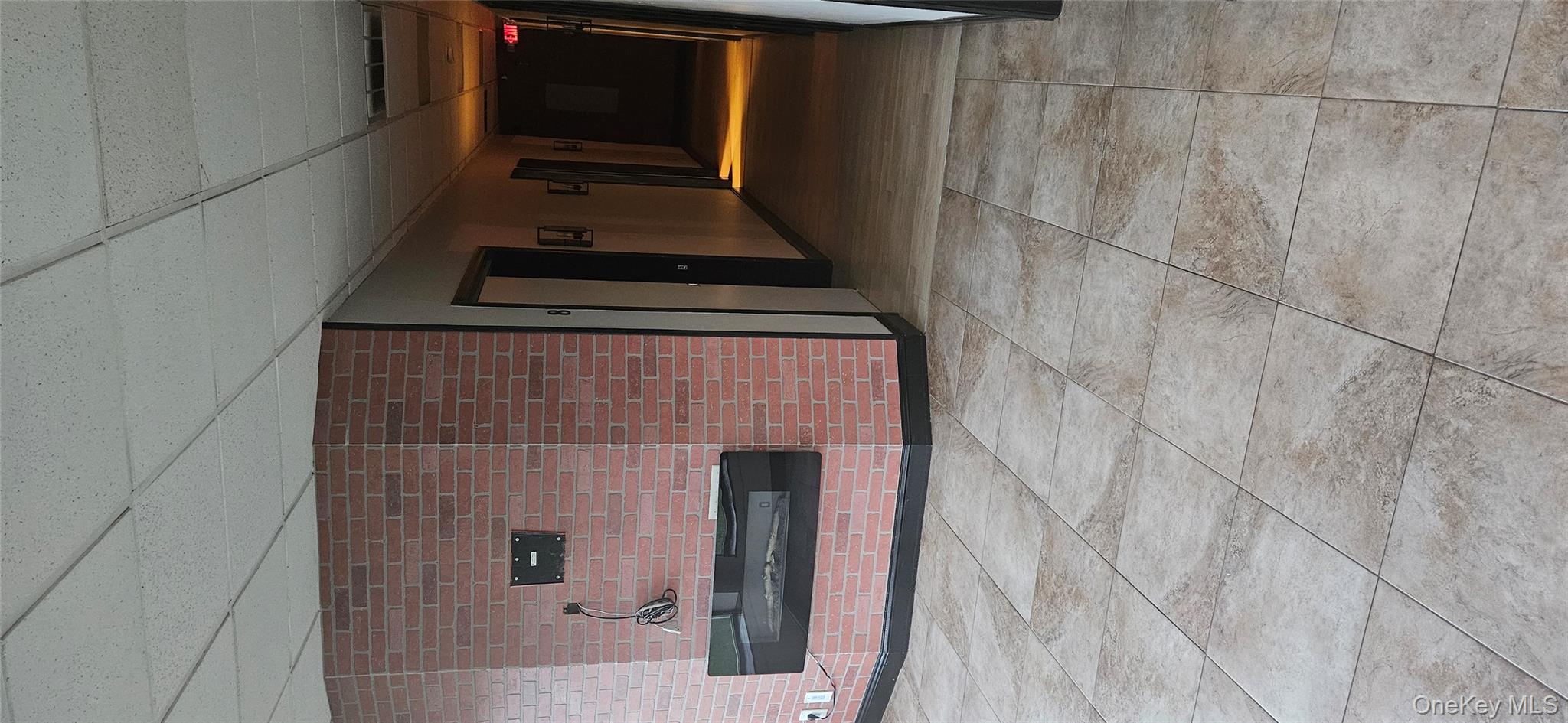 #2 photo, 833 Old Country Road, サフォーク郡 Riverhead , NY 11901