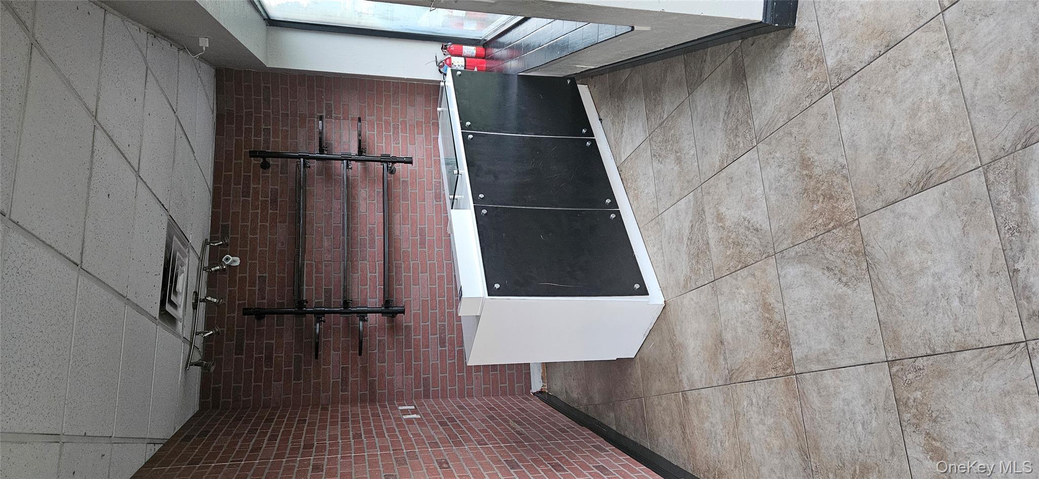 #3 photo, 833 Old Country Road, サフォーク郡 Riverhead , NY 11901