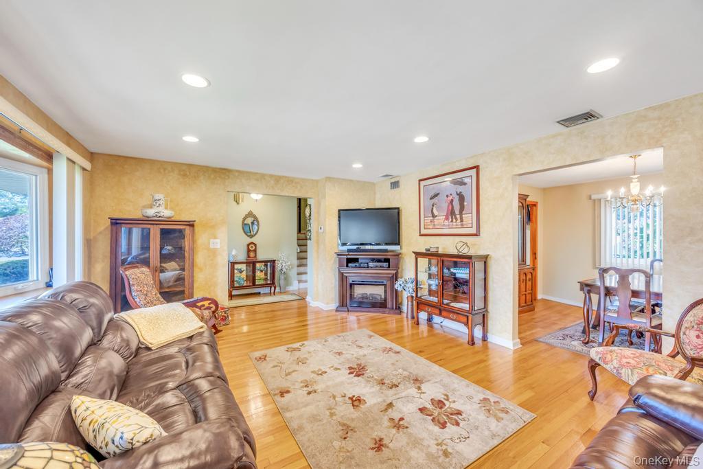 #11 photo, 338 Stewart Avenue, Bethpage , NY 11714