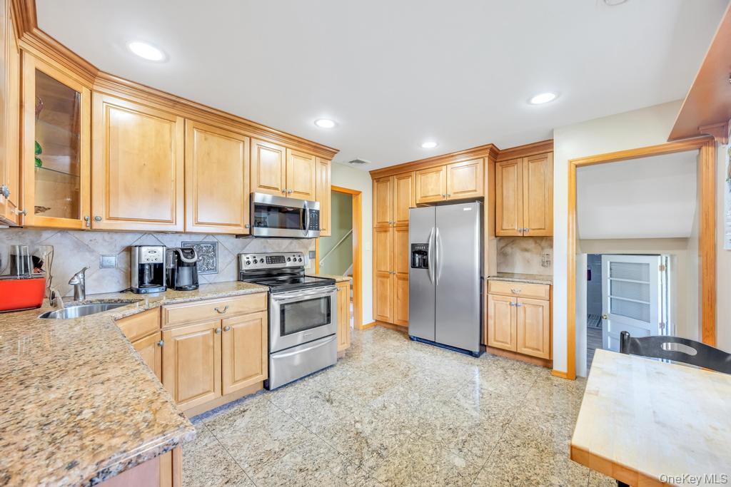 #4 photo, 338 Stewart Avenue, Bethpage , NY 11714