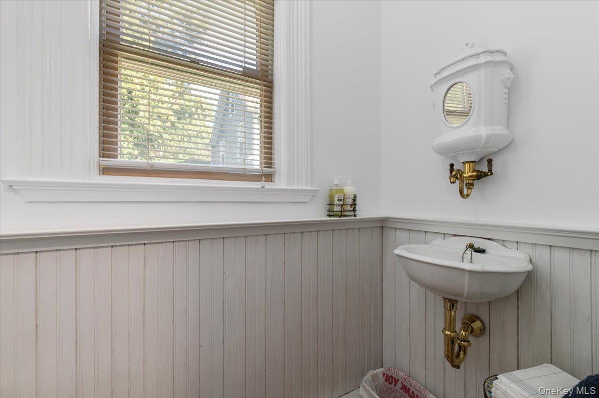 #17 photo, 9 Maple Avenue, Sea Cliff , NY 11579