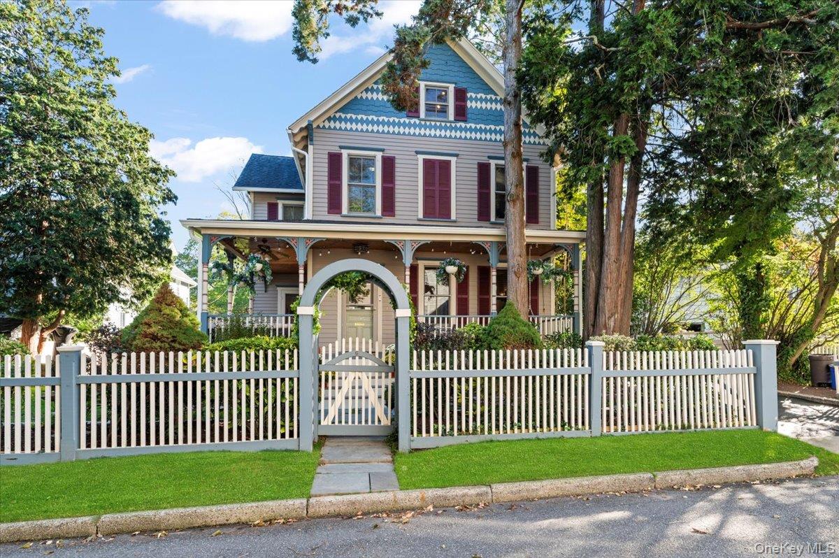 #2 photo, 9 Maple Avenue, Sea Cliff , NY 11579