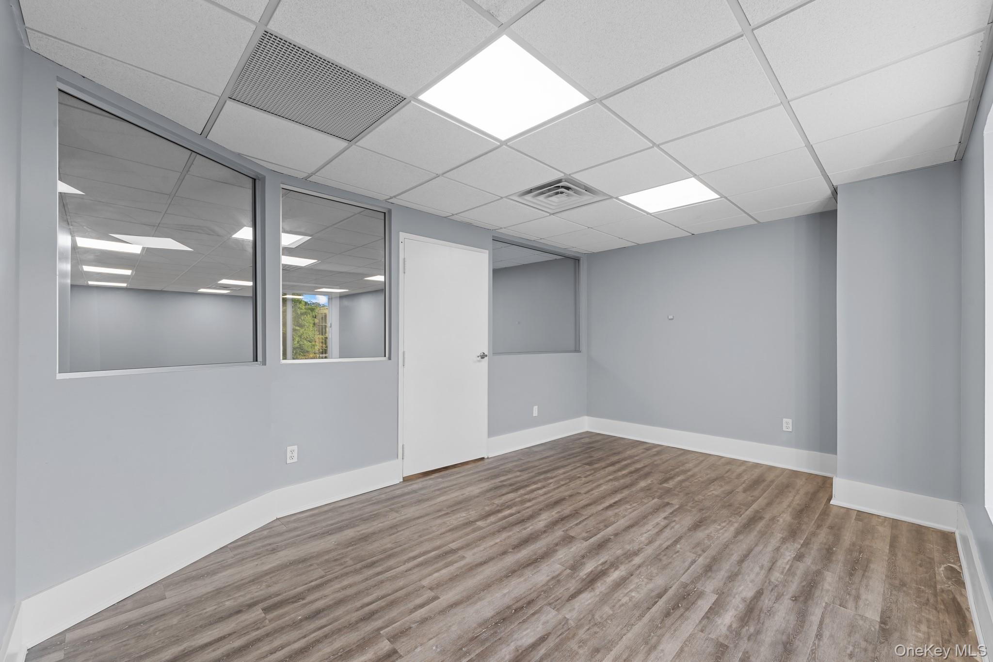 #10 photo, 308 W Main Street, サフォーク郡 Smithtown , NY 11787