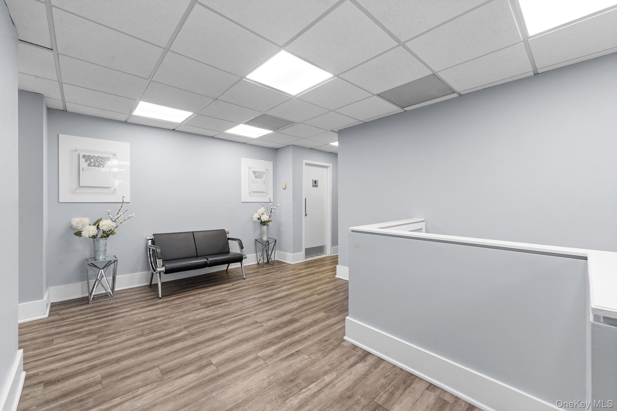 #2 photo, 308 W Main Street, サフォーク郡 Smithtown , NY 11787