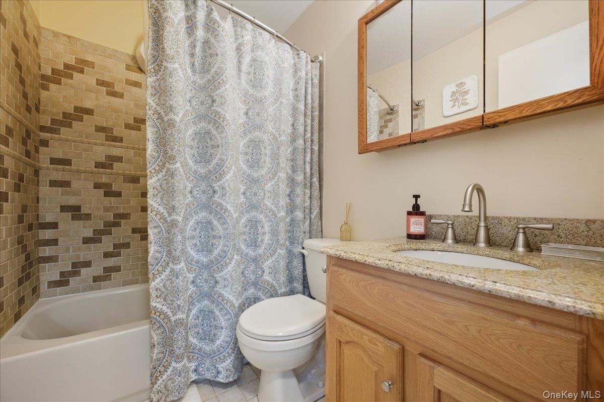 #16 photo, 59 Grand Place, East Northport , NY 11731