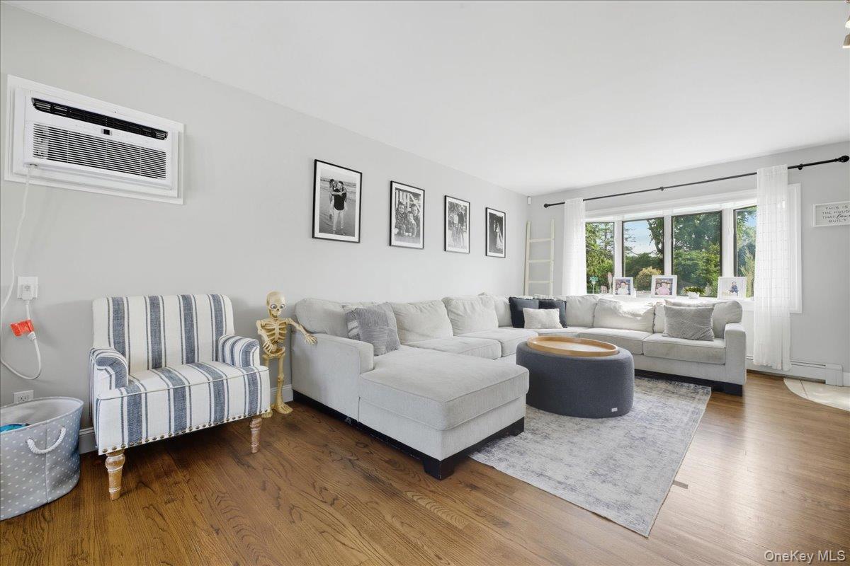 #4 photo, 59 Grand Place, East Northport , NY 11731