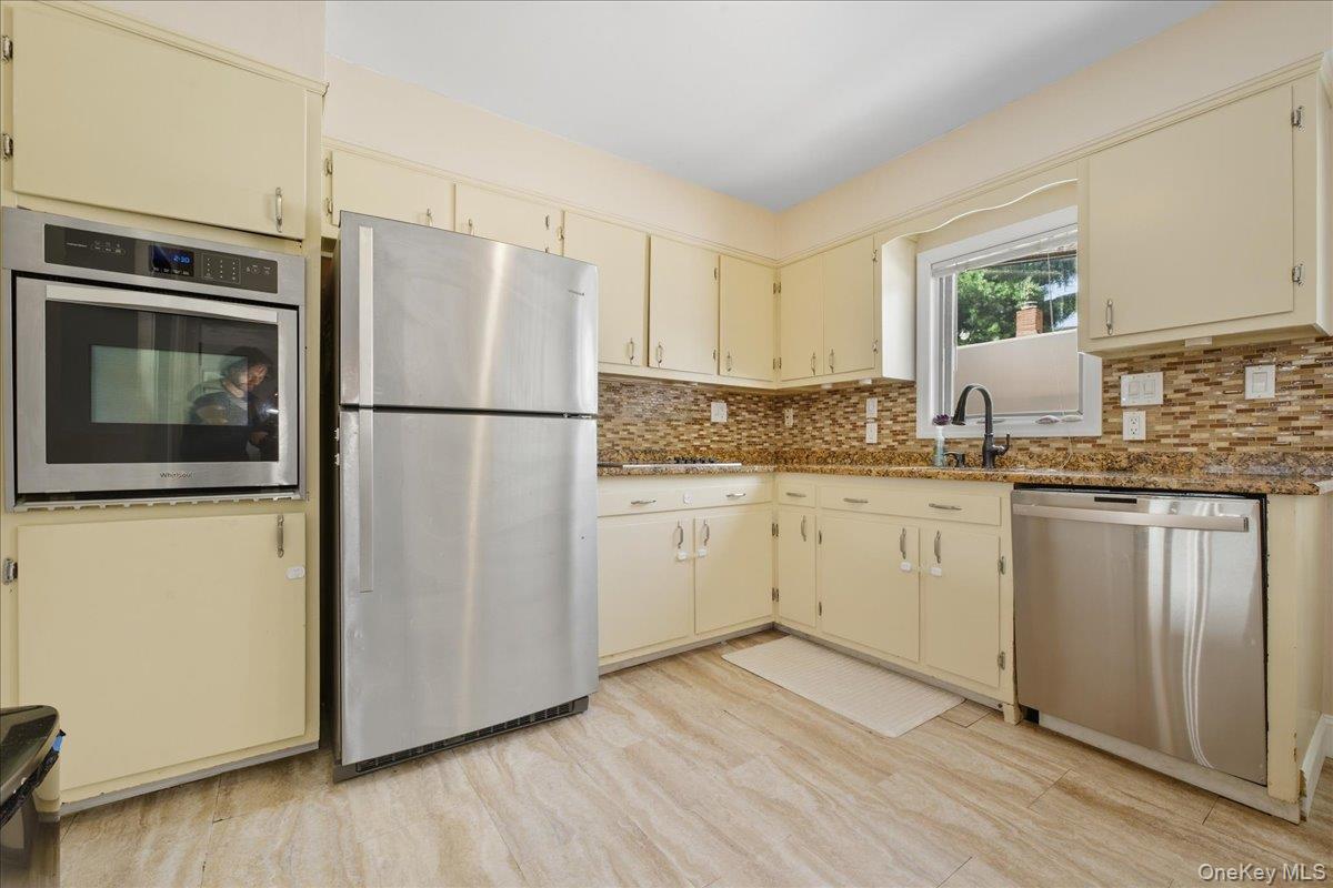 #8 photo, 59 Grand Place, East Northport , NY 11731