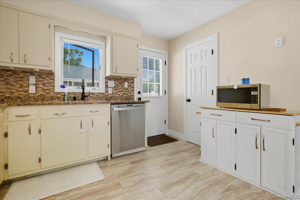 #9 photo, 59 Grand Place, East Northport , NY 11731