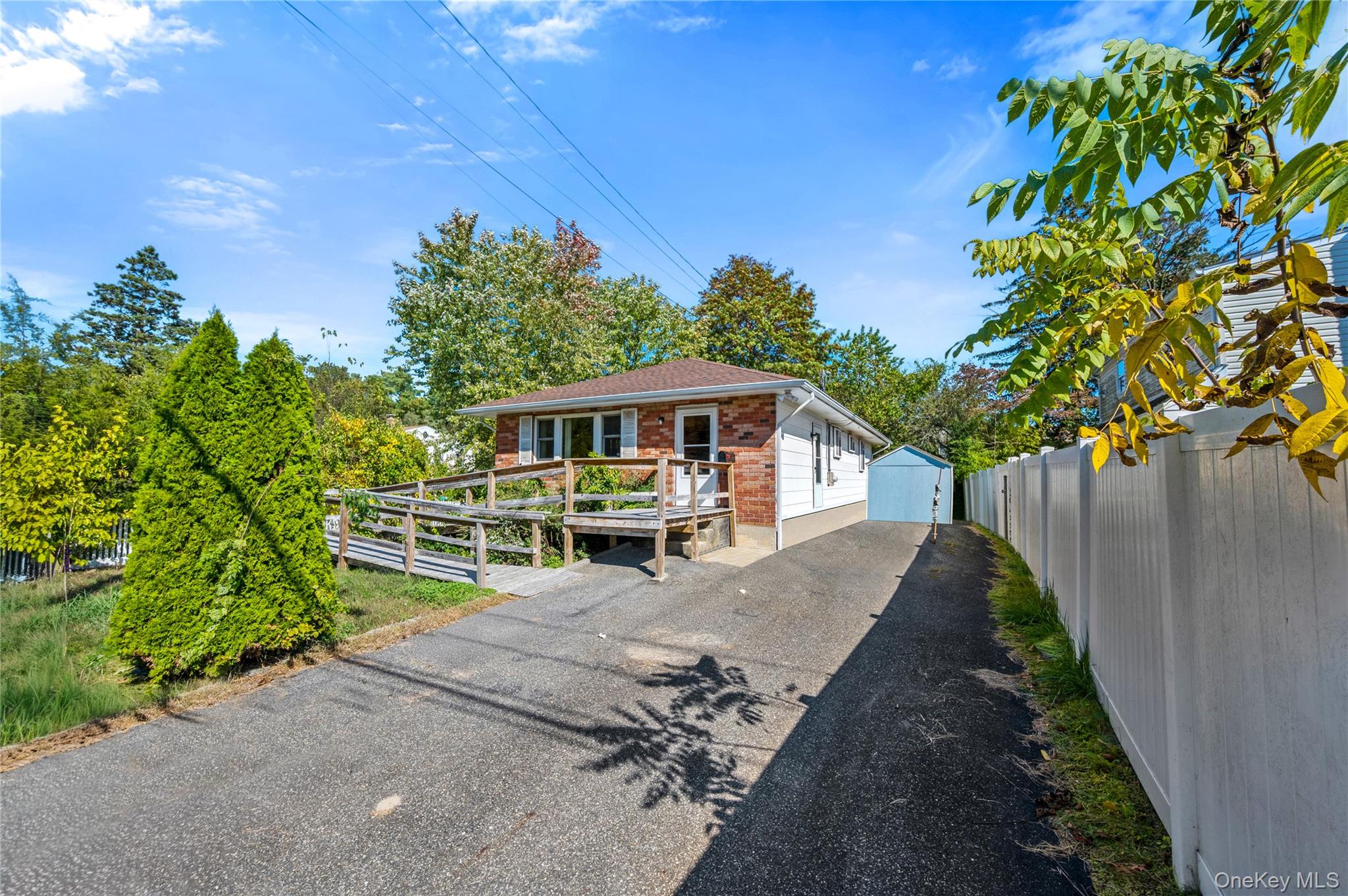 #1 photo, 1369 Pine Drive, सफ़ोक काउंटी Bay Shore , NY 11706