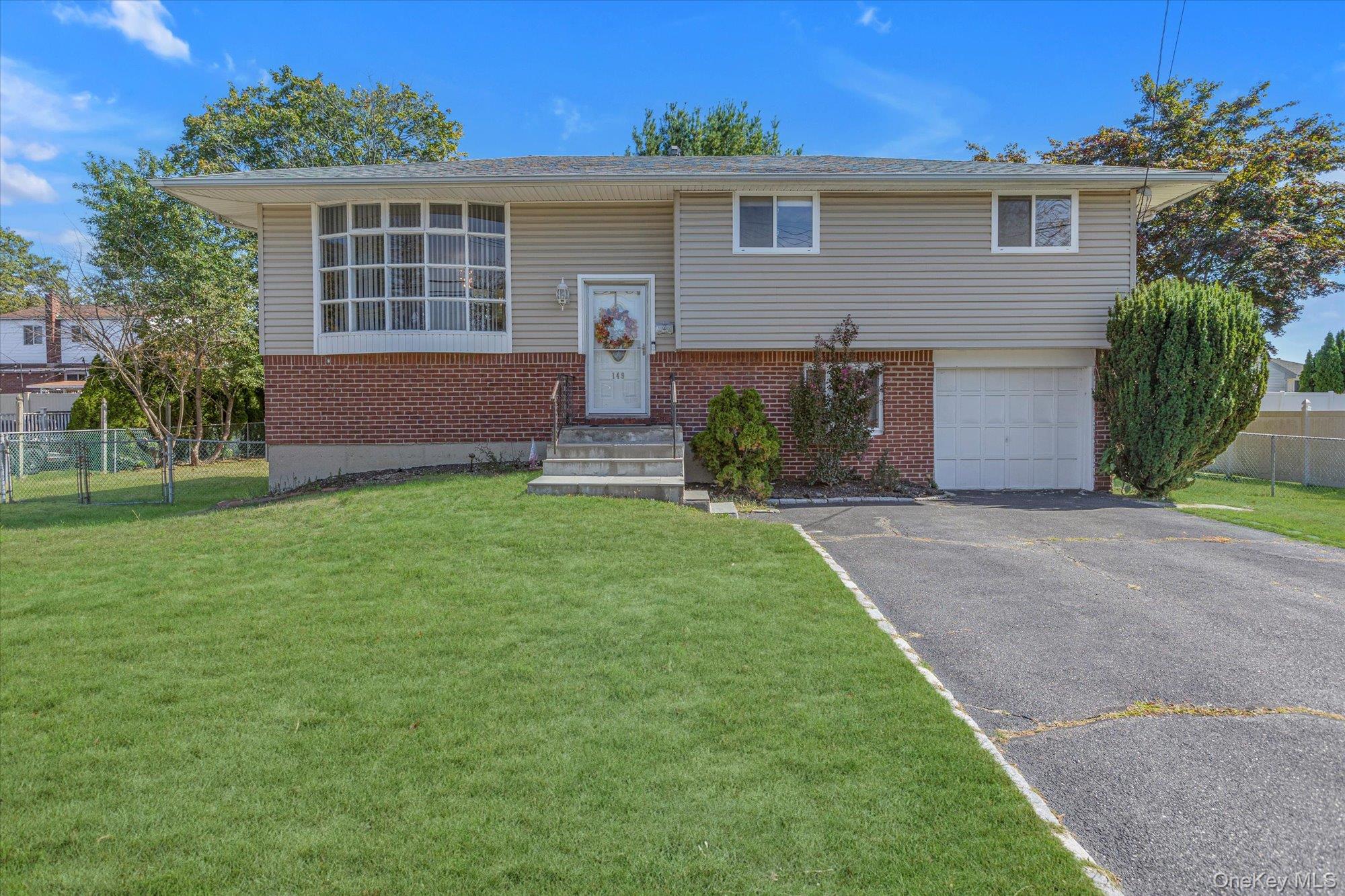 #1 photo, 149 Osceola Avenue, सफ़ोक काउंटी Deer Park , NY 11729