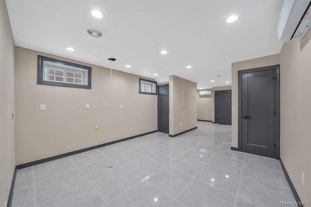 #10 photo, 139-11 Linden Boulevard, Jamaica , NY 11436