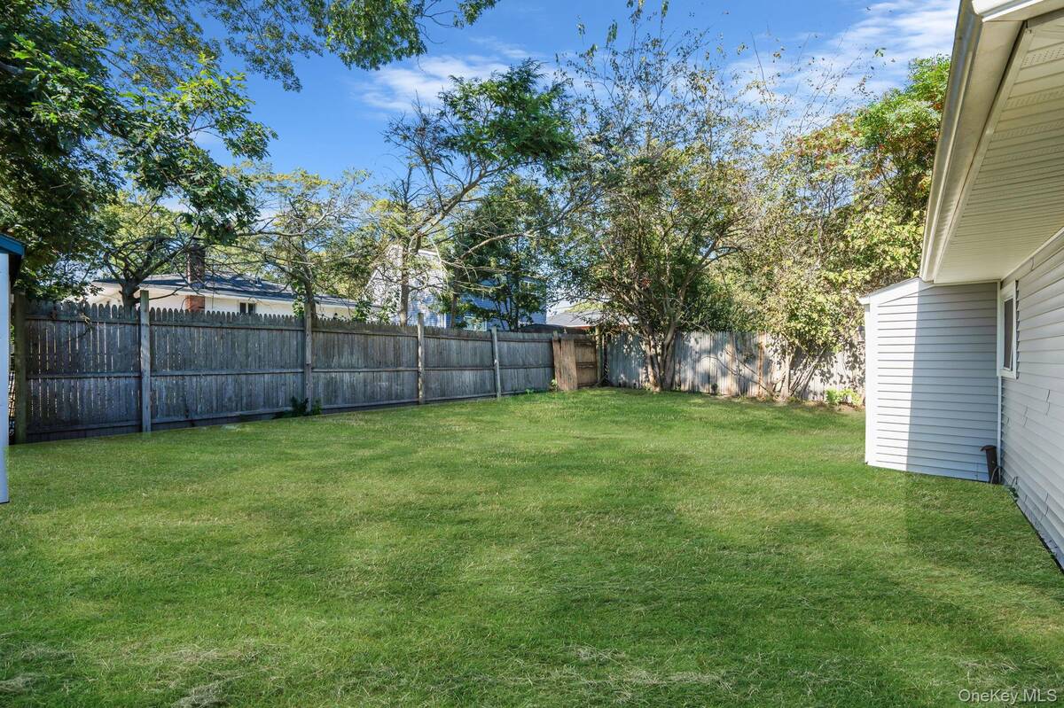 #21 photo, 6 Bonny Drive, Mastic , NY 11950