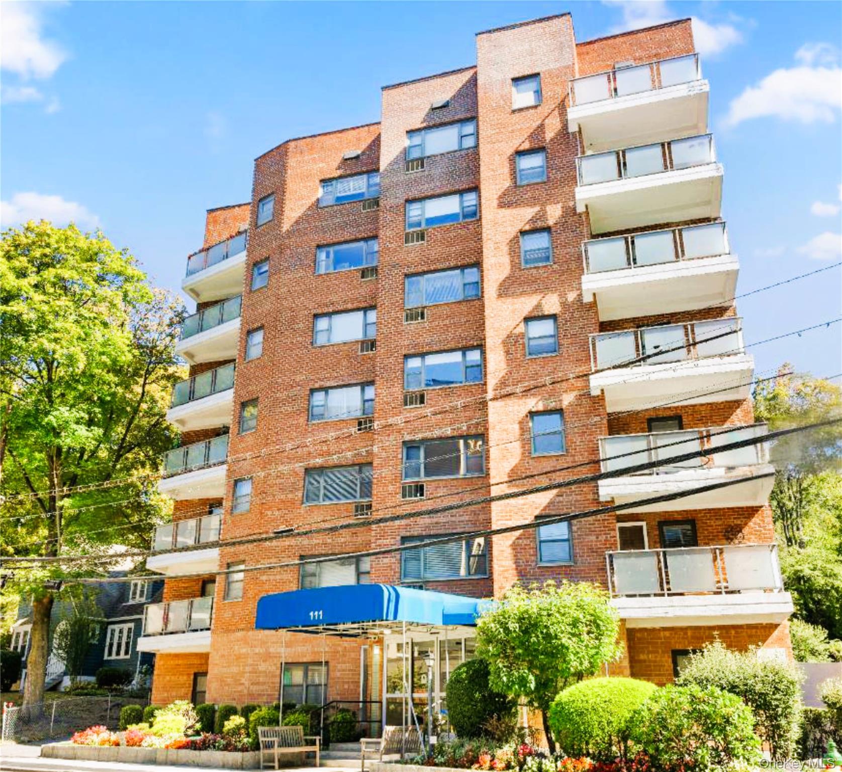 #1 photo, 111 E Hartsdale Avenue, 뉴욕주 Hartsdale , NY 10530