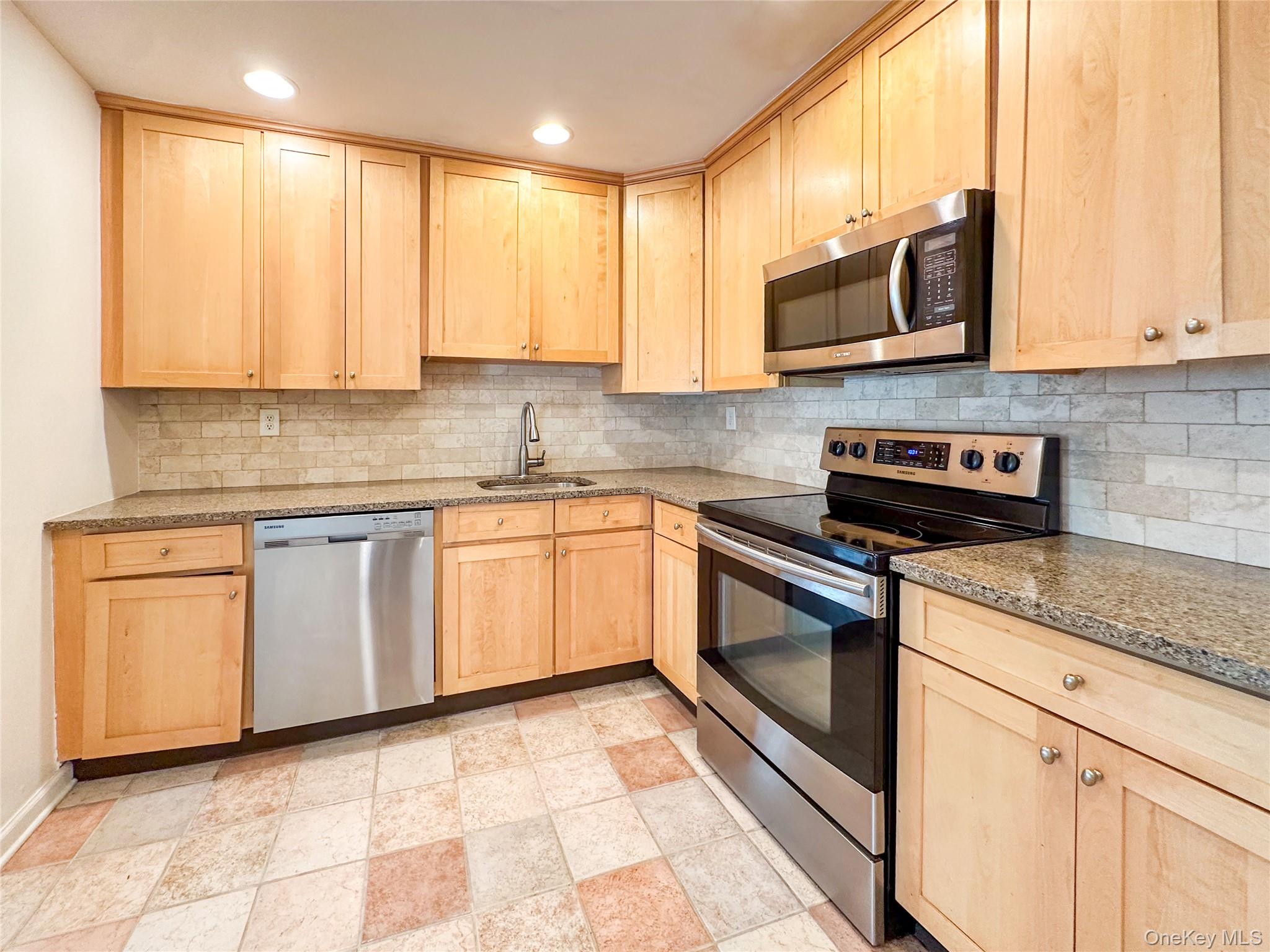 #12 photo, 18 Granada Crescent, White Plains , NY 10603