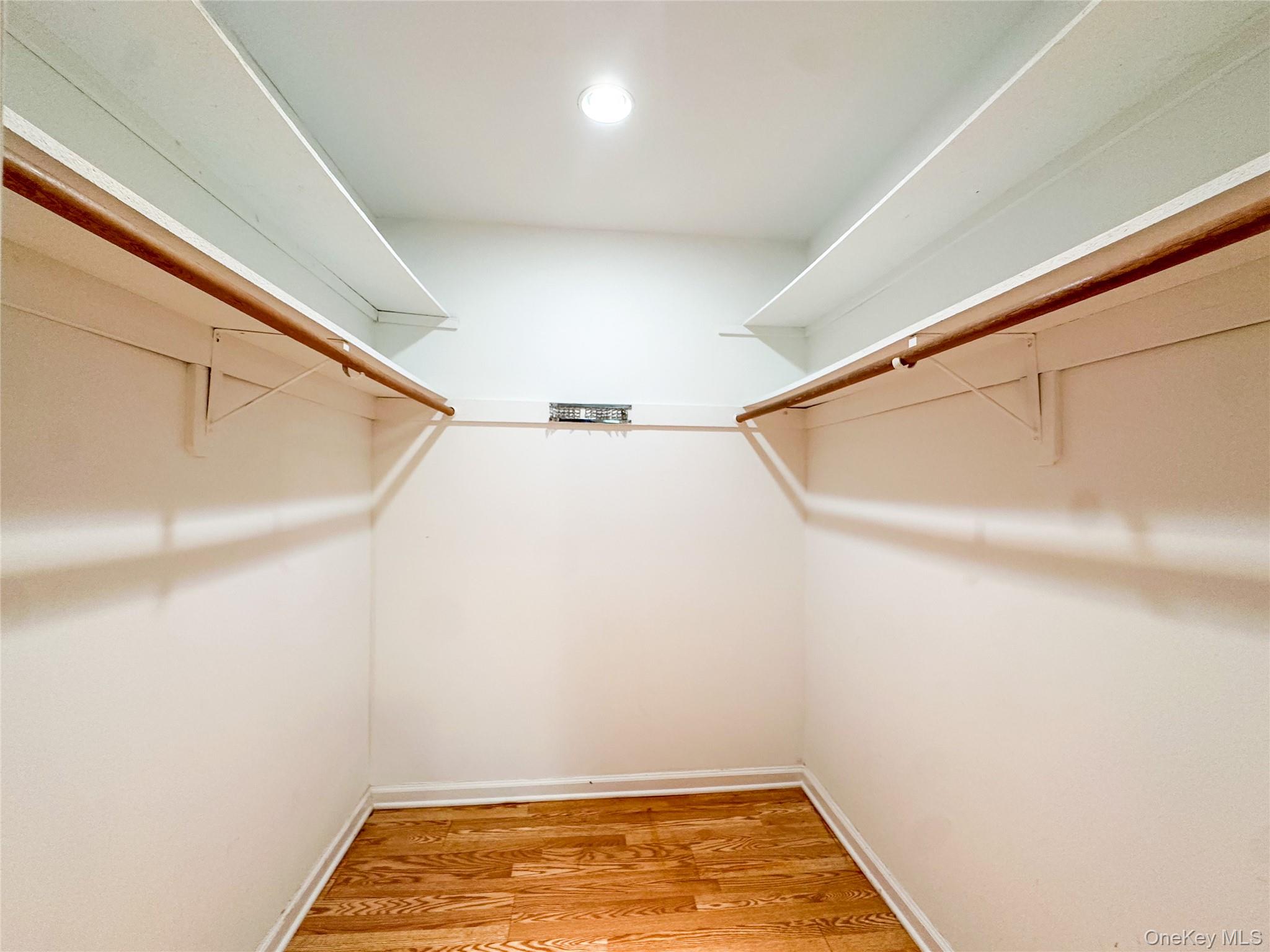 #19 photo, 18 Granada Crescent, White Plains , NY 10603