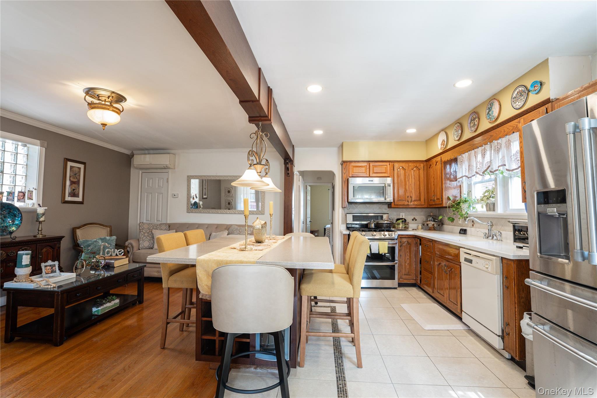 #16 photo, 955 E 212th Street, Bronx , NY 10469