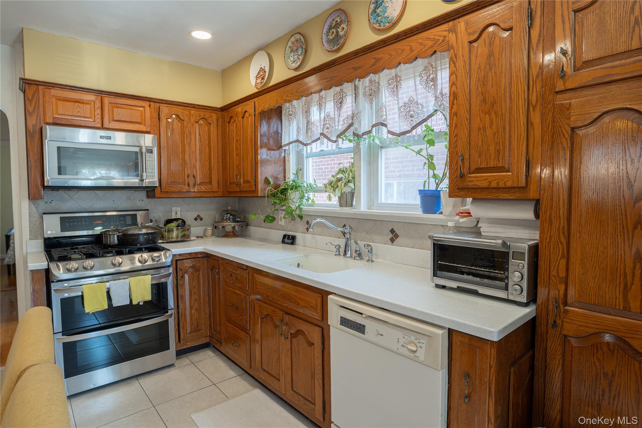 #19 photo, 955 E 212th Street, Bronx , NY 10469