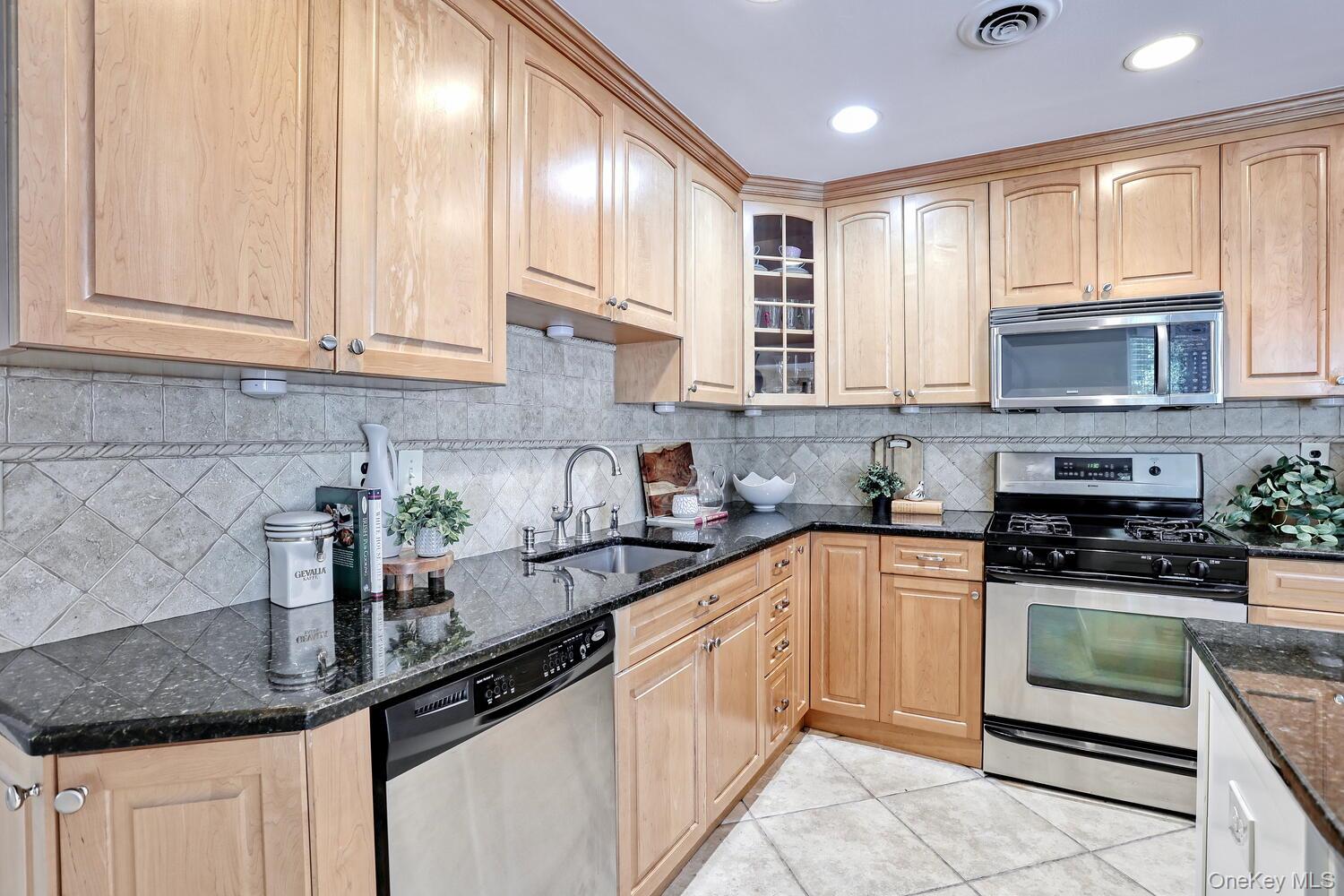 #9 photo, 122 Birch Lane, New City , NY 10956