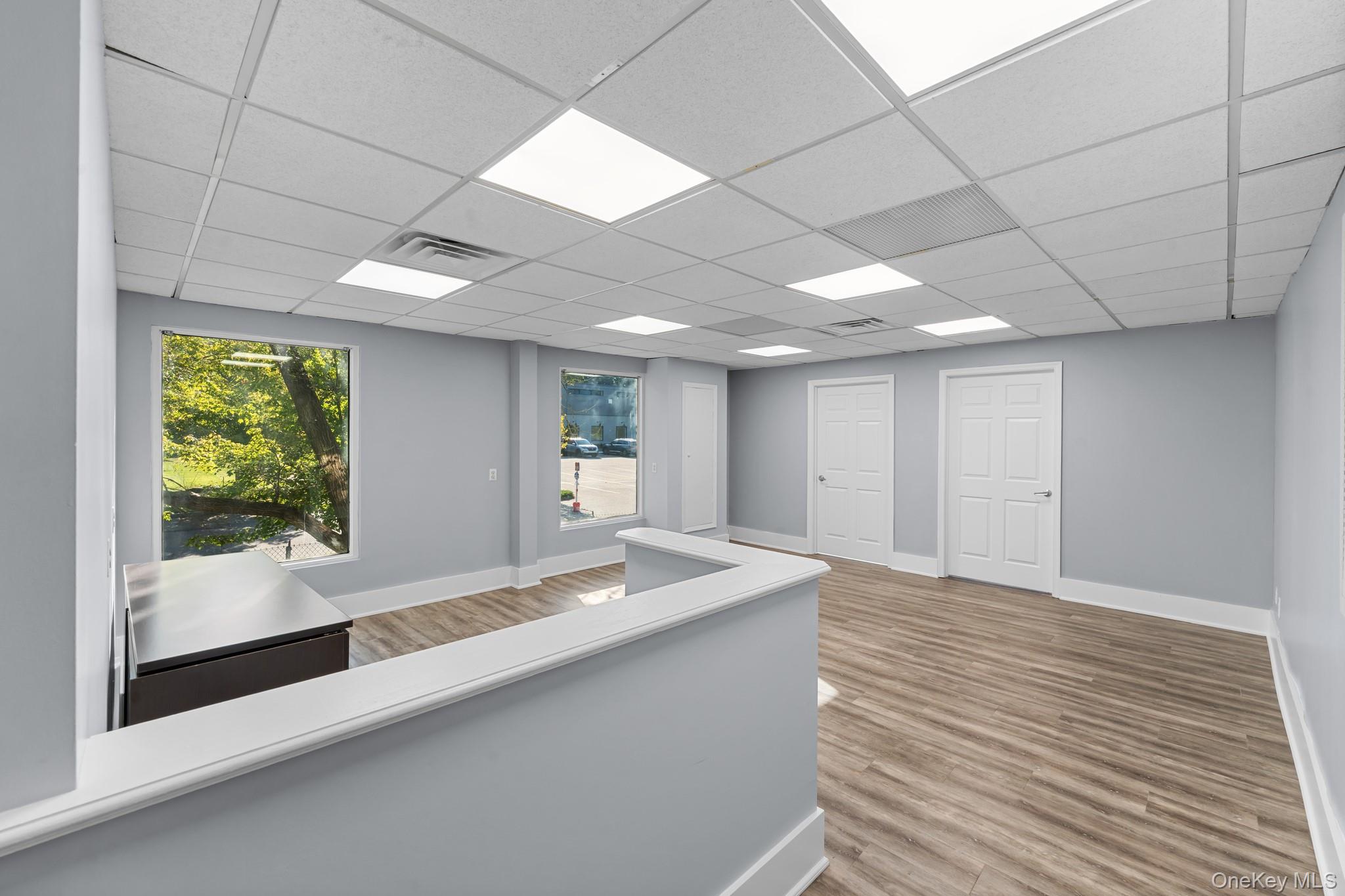 #1 photo, 308 W Main Street, サフォーク郡 Smithtown , NY 11787