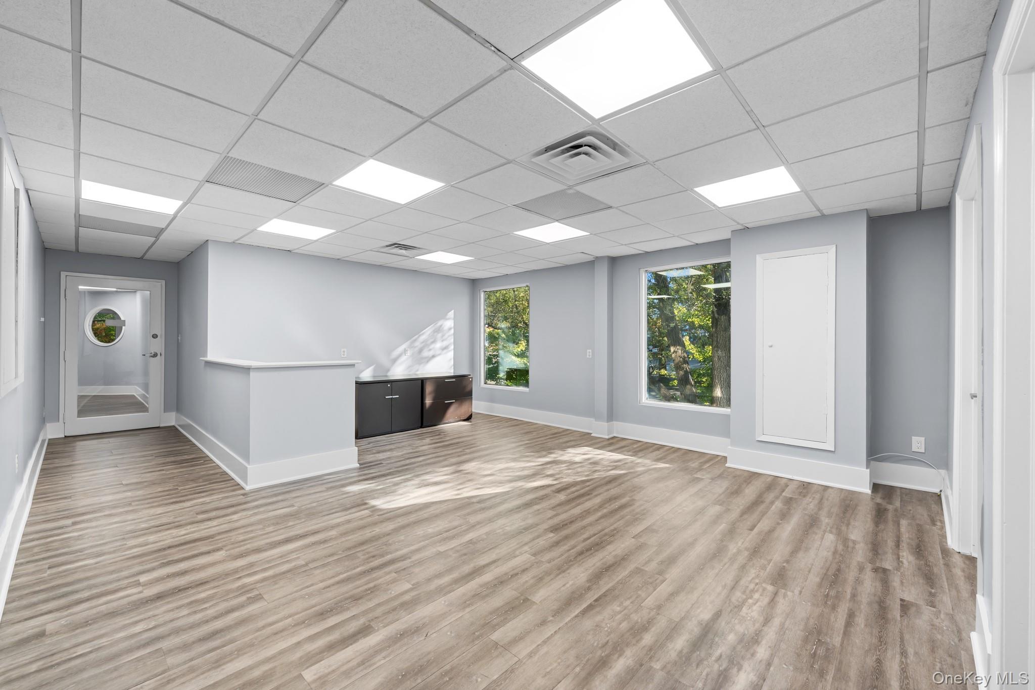 #2 photo, 308 W Main Street, サフォーク郡 Smithtown , NY 11787