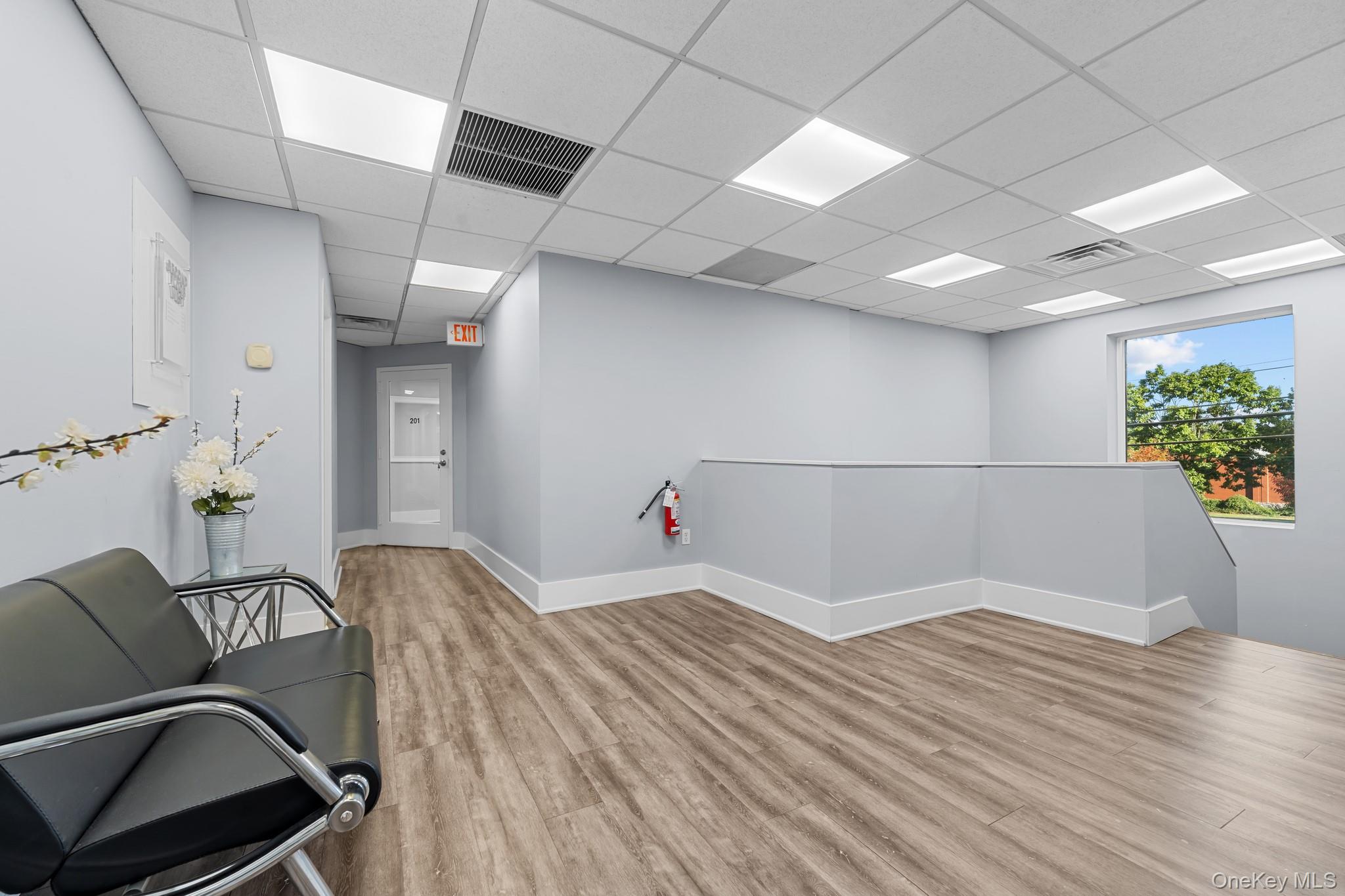 #6 photo, 308 W Main Street, サフォーク郡 Smithtown , NY 11787