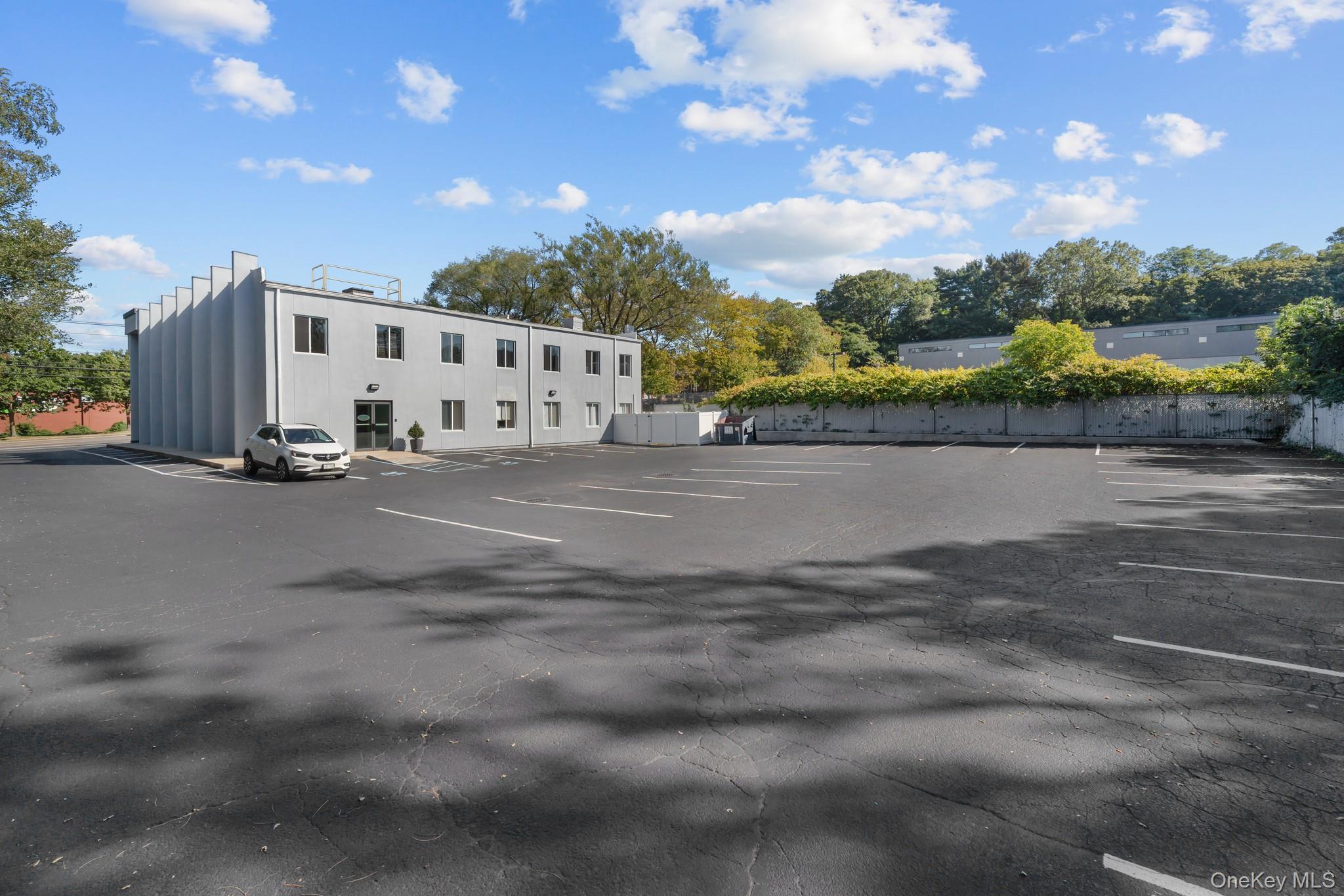 #9 photo, 308 W Main Street, サフォーク郡 Smithtown , NY 11787