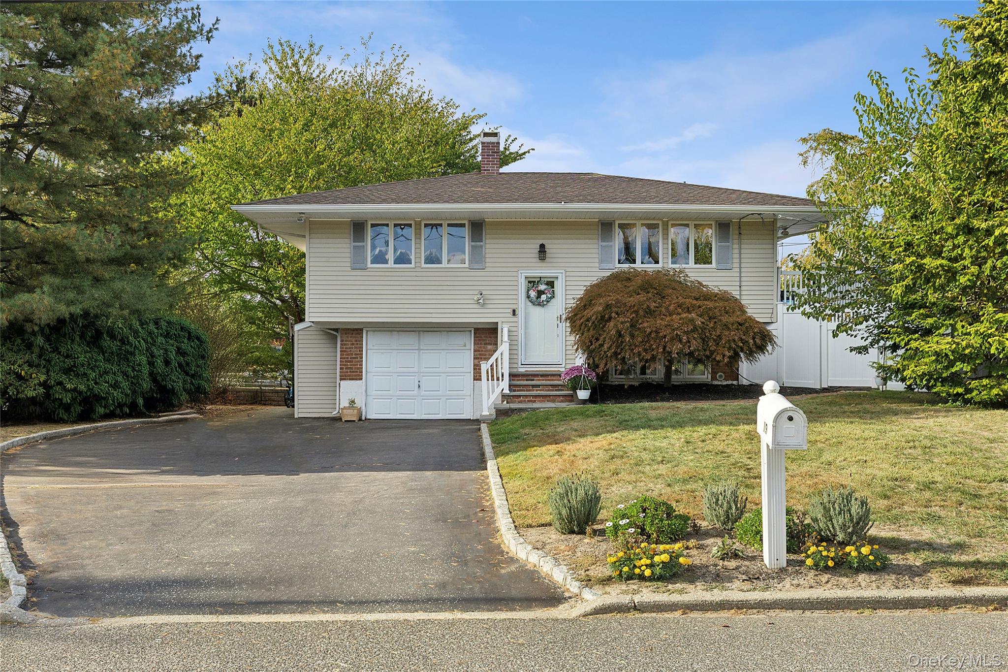 #1 photo, 19 Partridge Lane, सफ़ोक काउंटी East Setauket , NY 11733